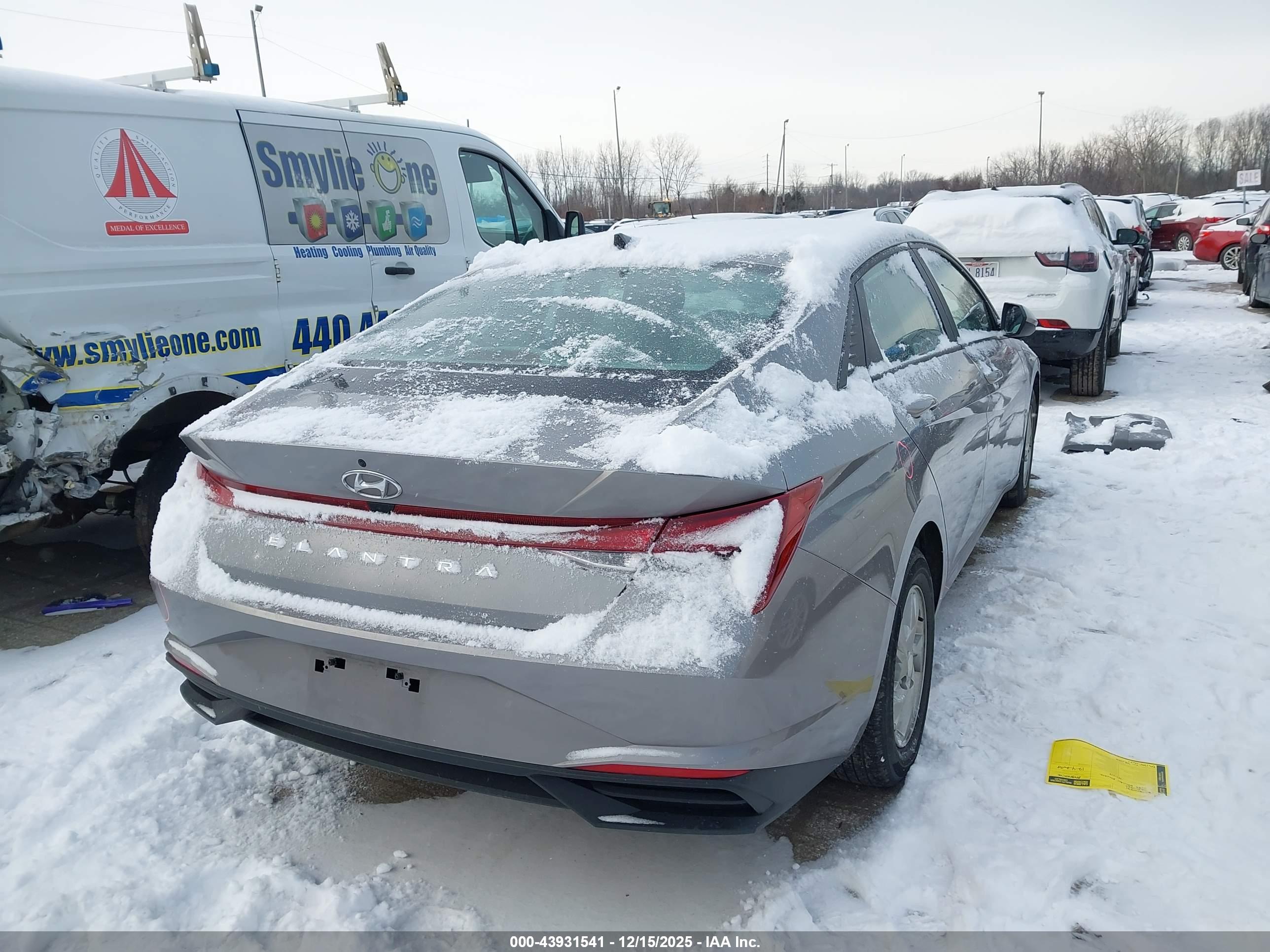 HYUNDAI ELANTRA image 4