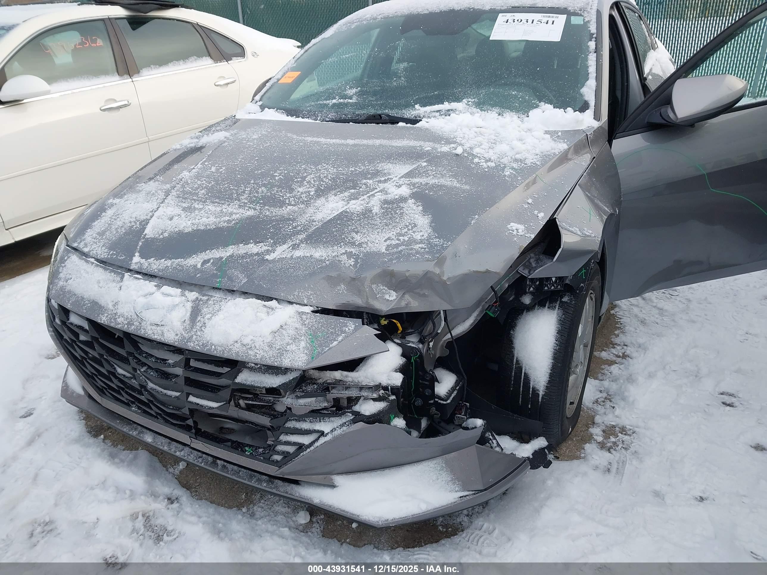 HYUNDAI ELANTRA image 6