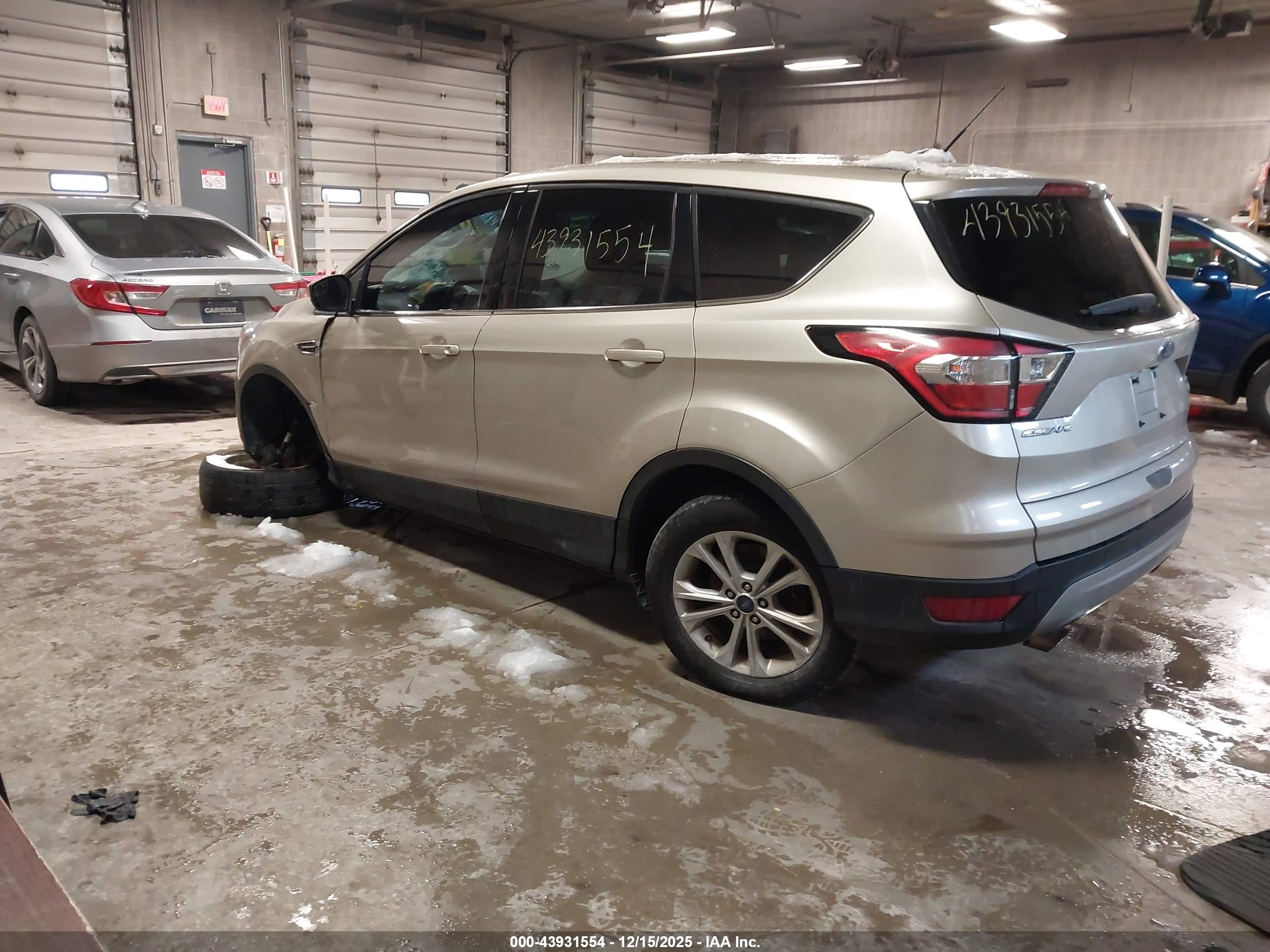 FORD ESCAPE image 3