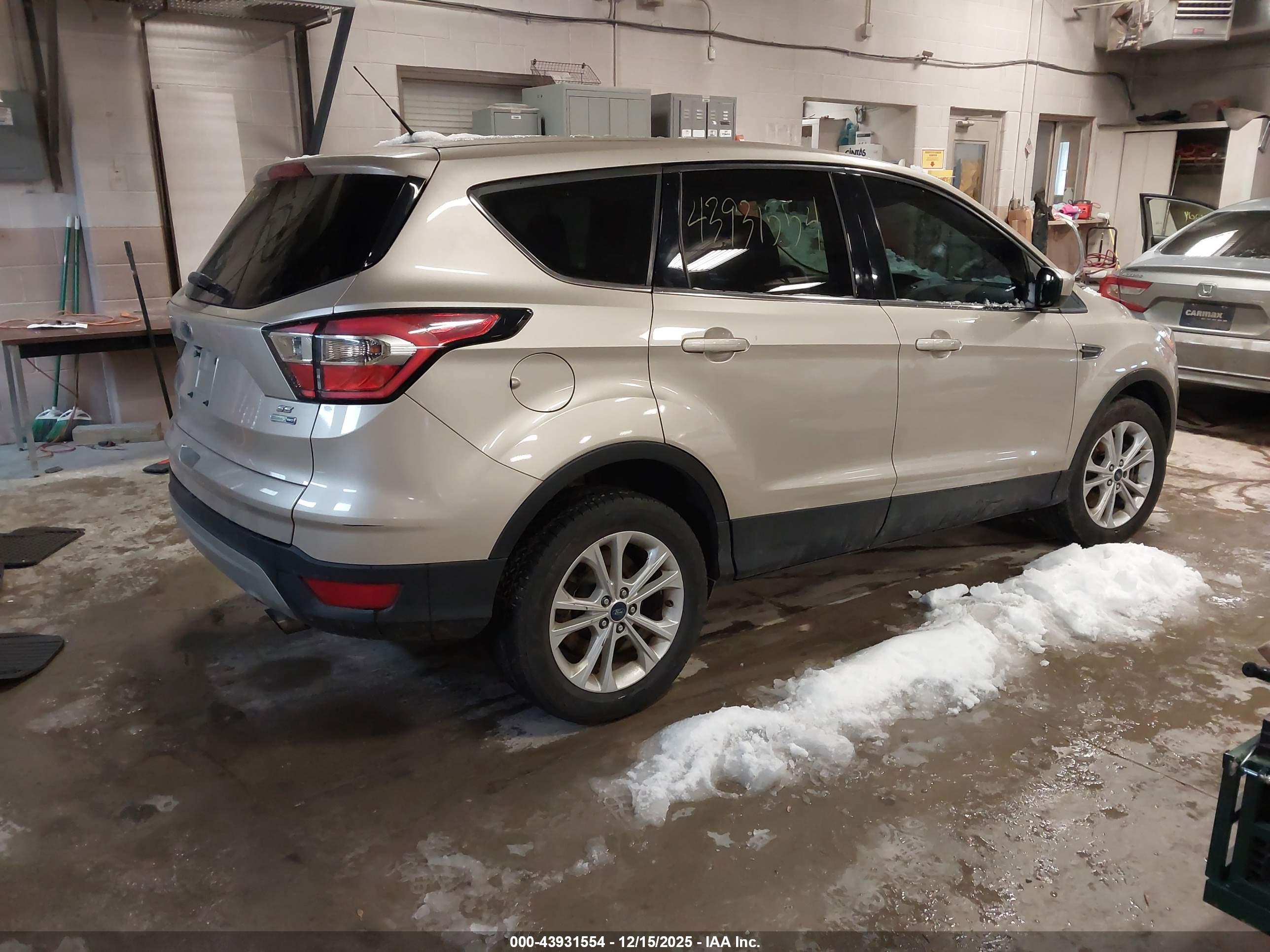 FORD ESCAPE image 4
