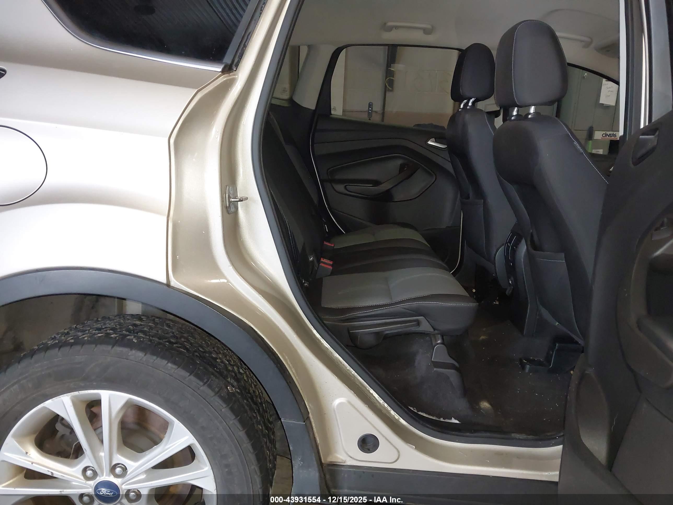 FORD ESCAPE image 8