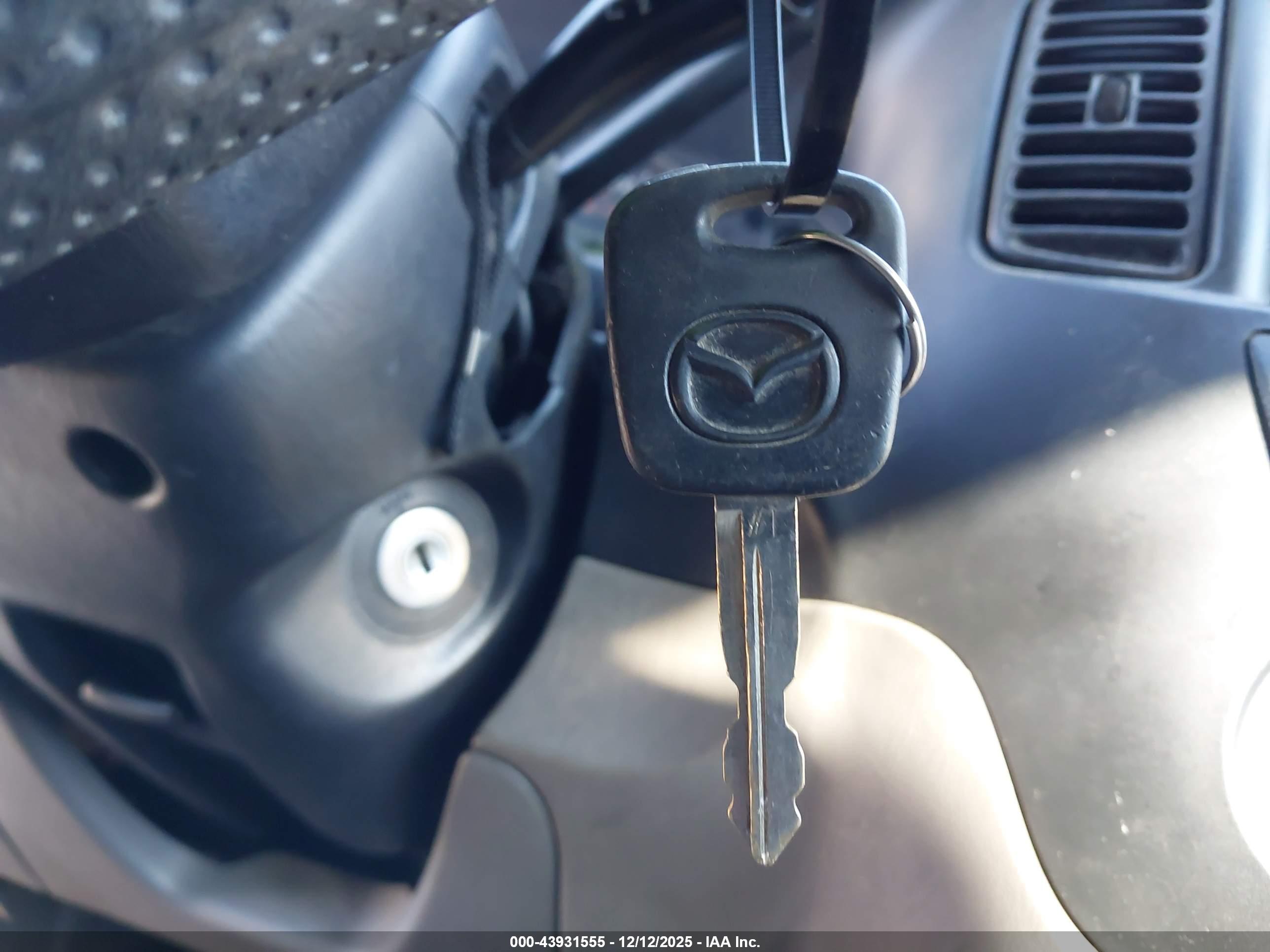 MAZDA TRIBUTE image 11