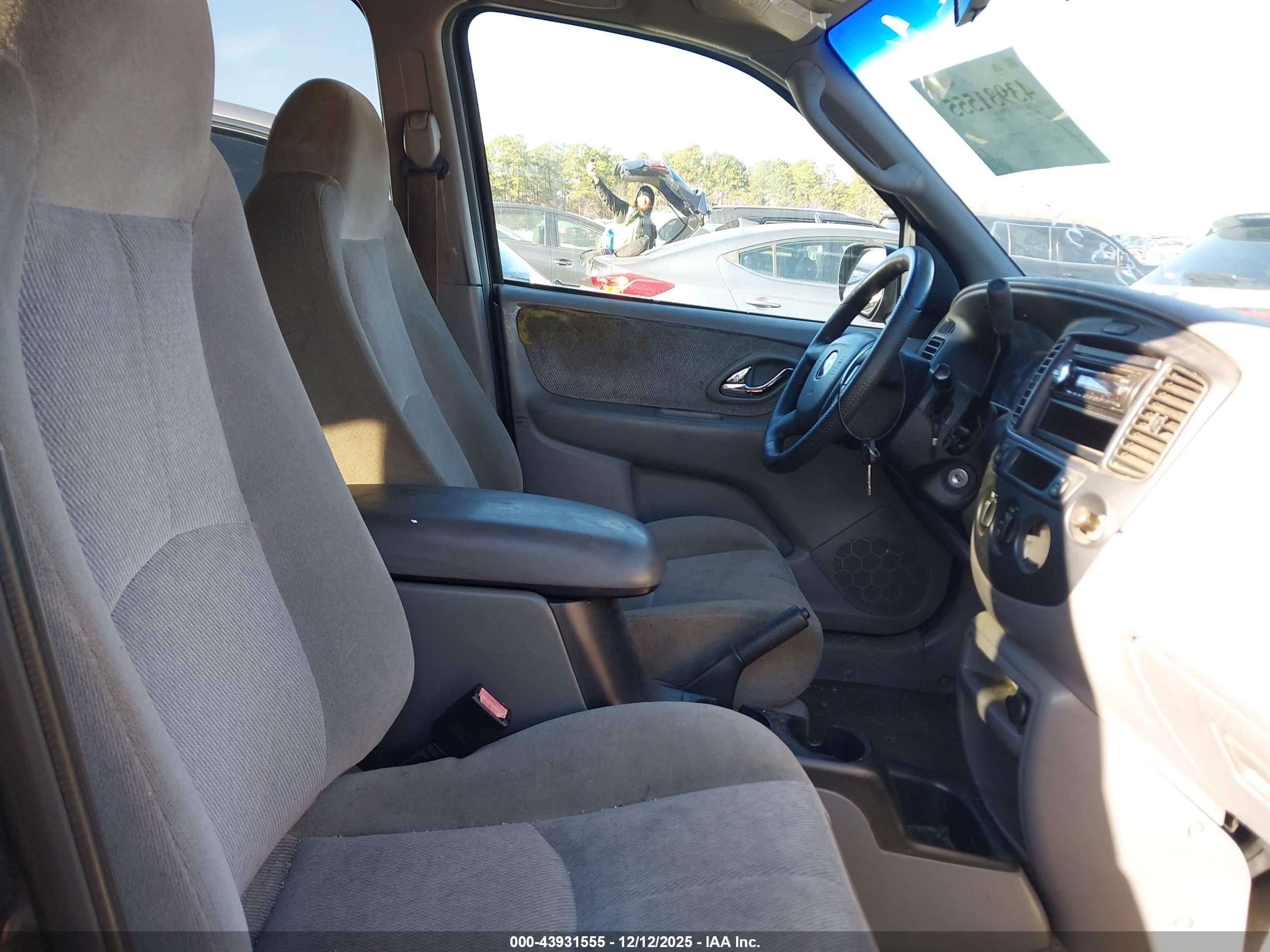 MAZDA TRIBUTE image 5