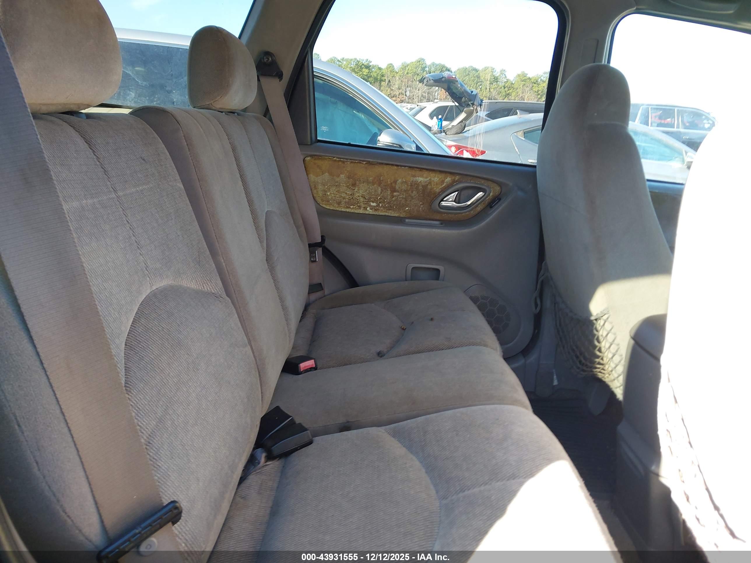 MAZDA TRIBUTE image 8
