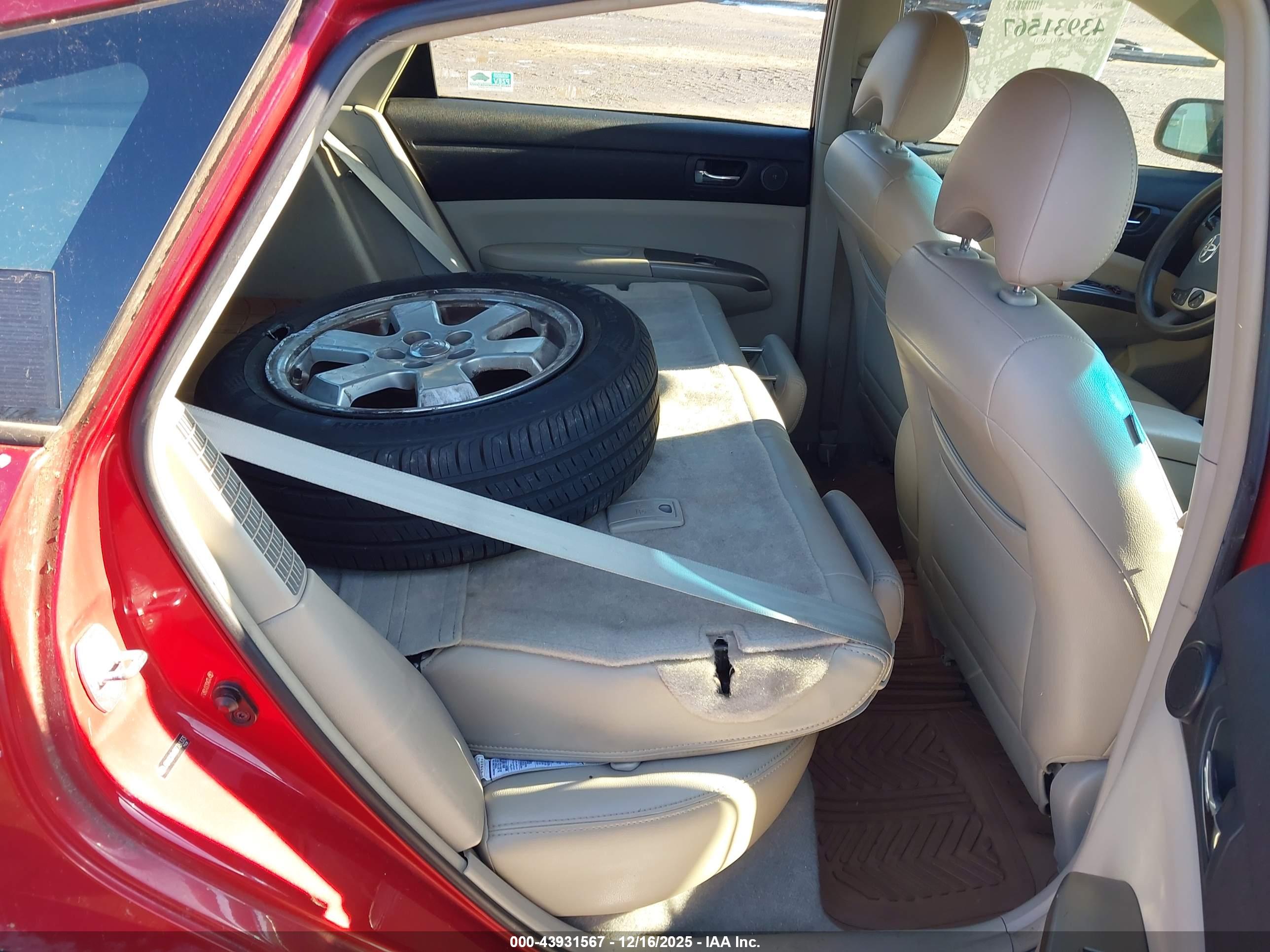 TOYOTA PRIUS image 8