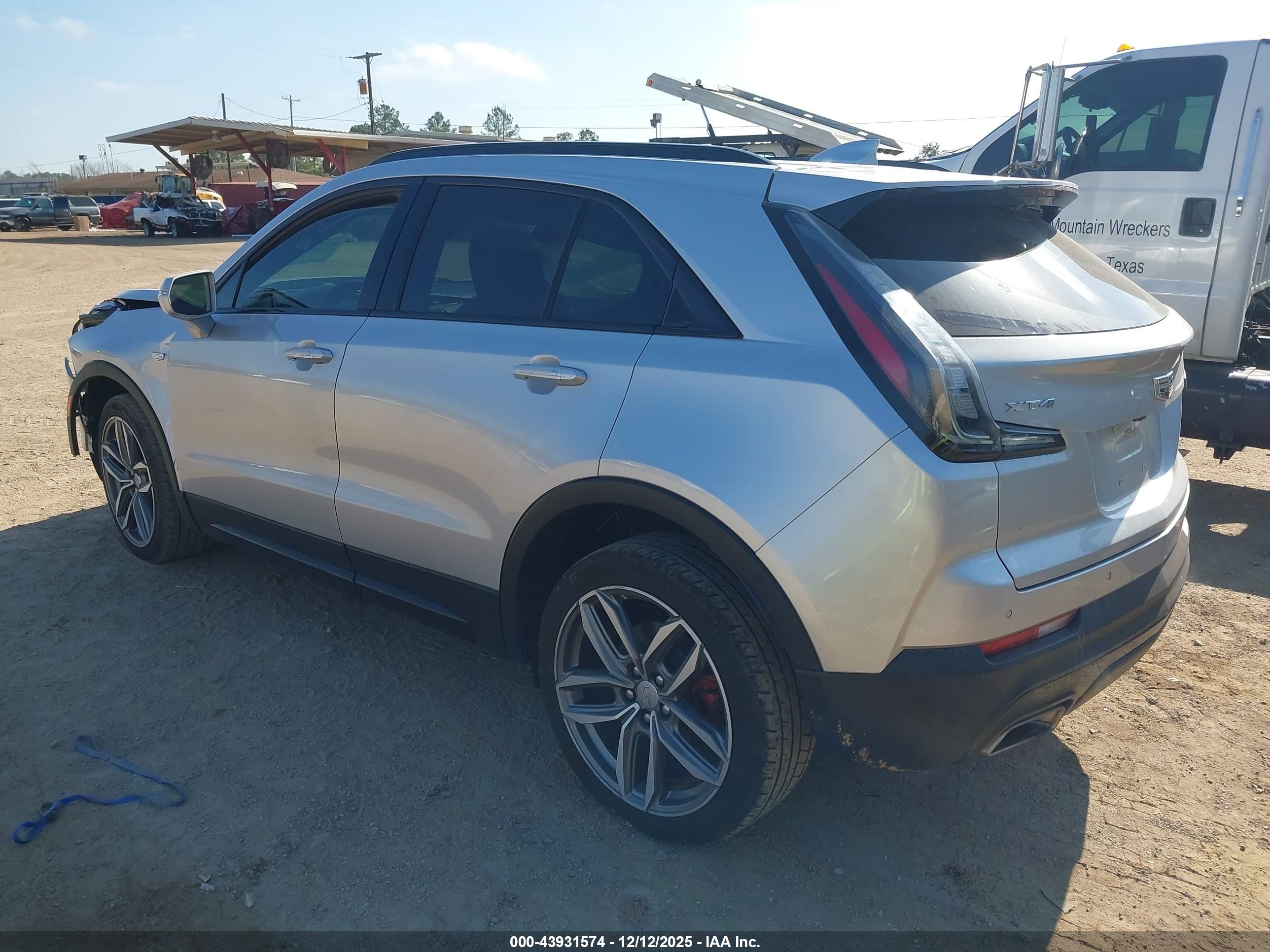 CADILLAC XT4 image 3