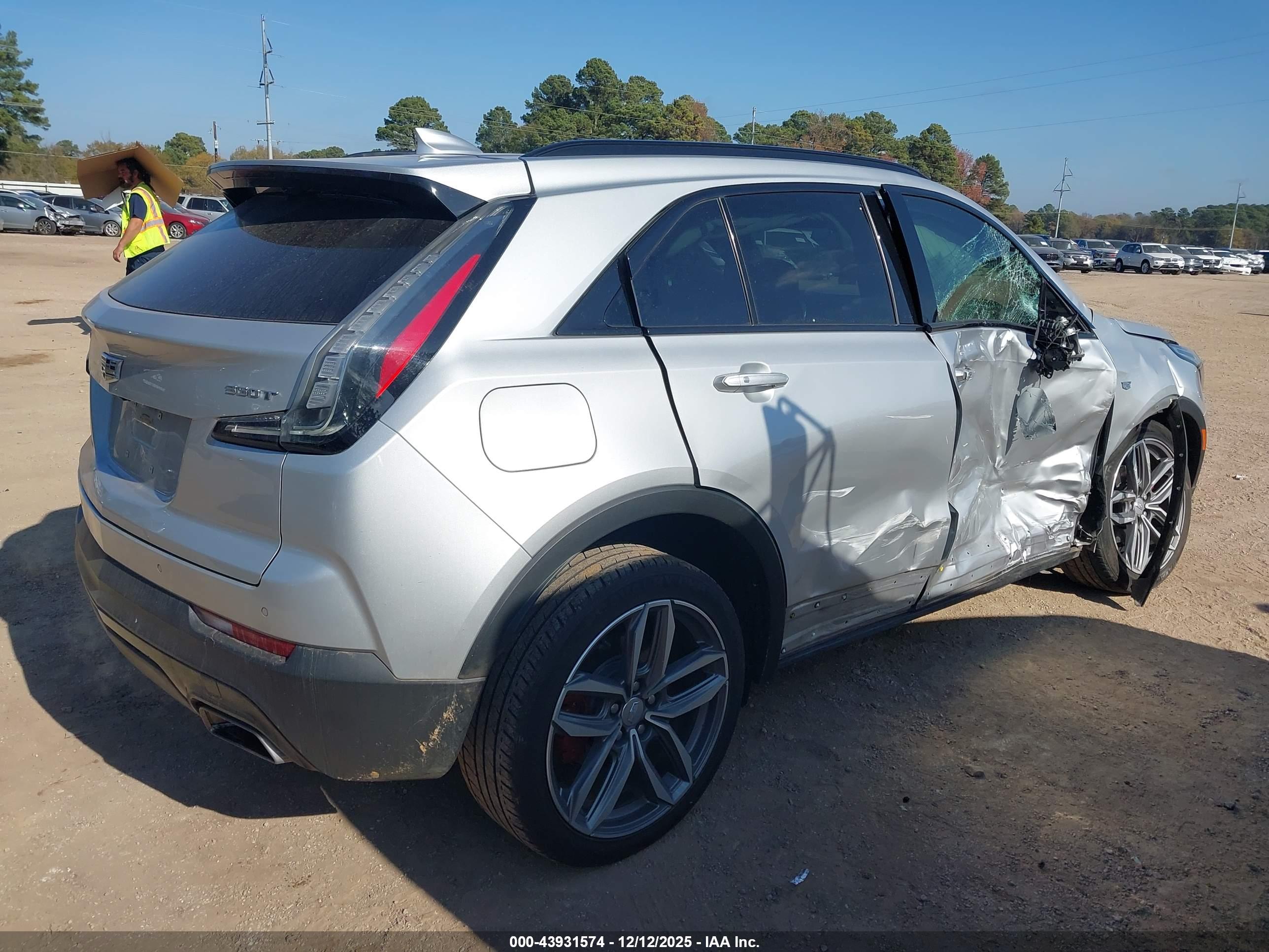 CADILLAC XT4 image 4
