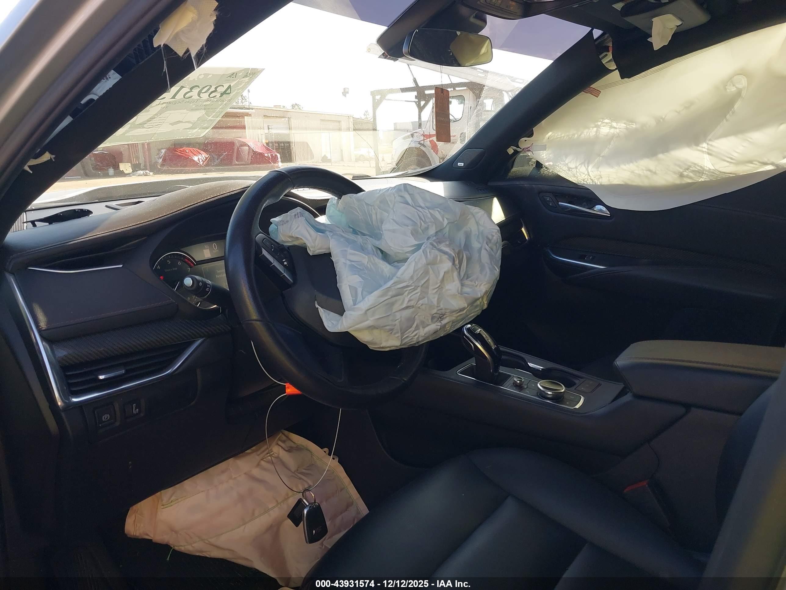 CADILLAC XT4 image 5