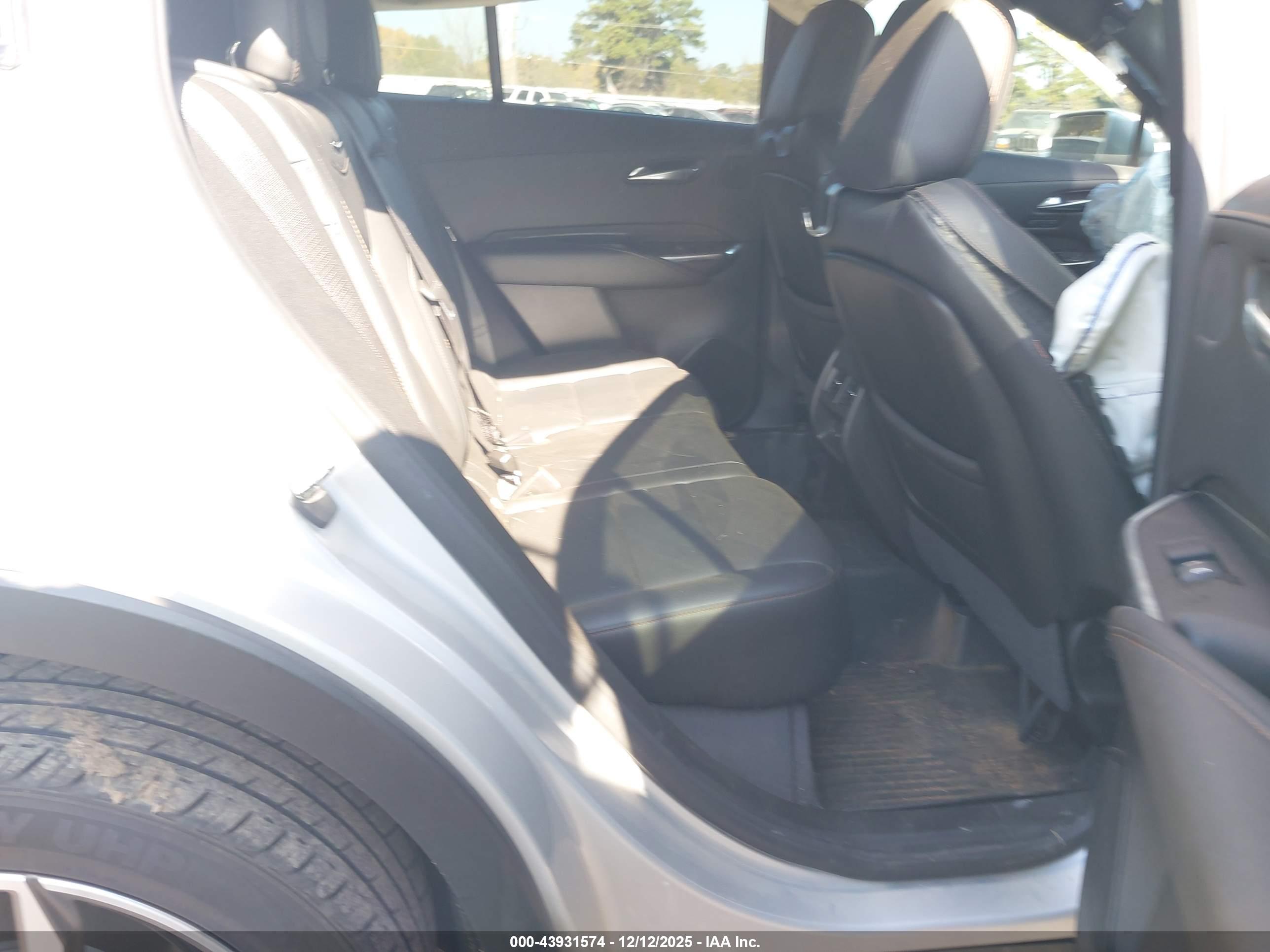 CADILLAC XT4 image 8