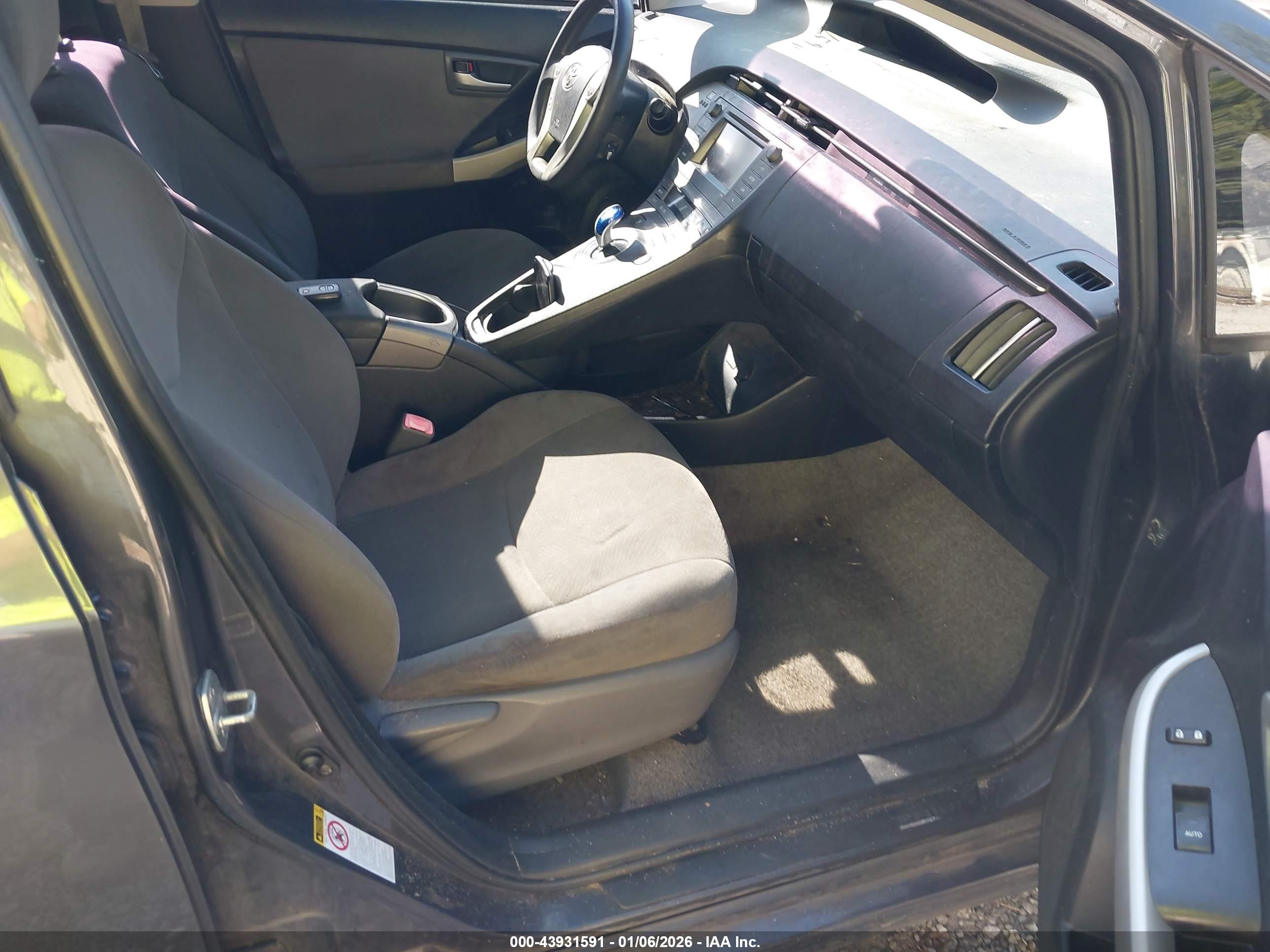 TOYOTA PRIUS image 5
