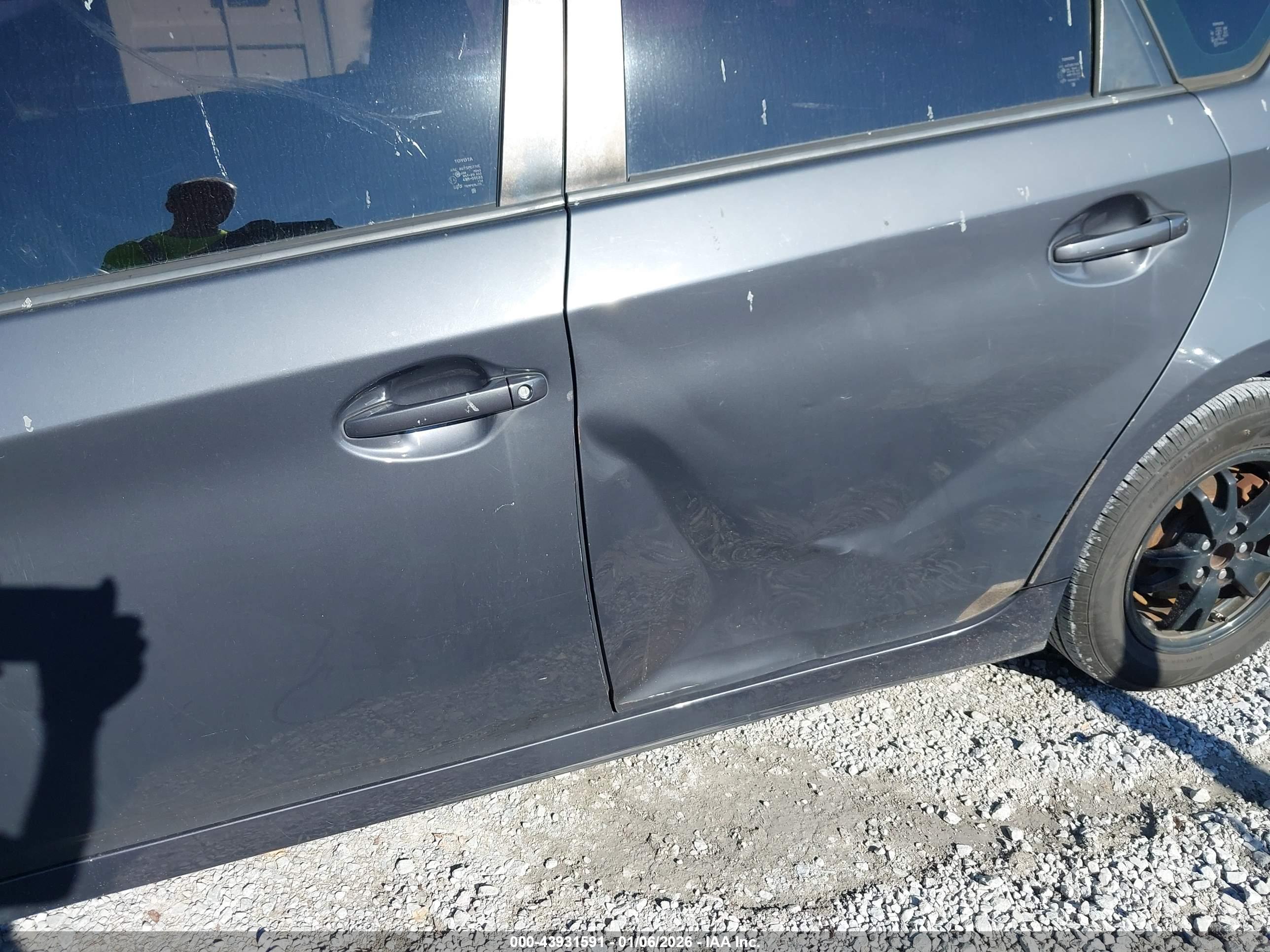TOYOTA PRIUS image 6