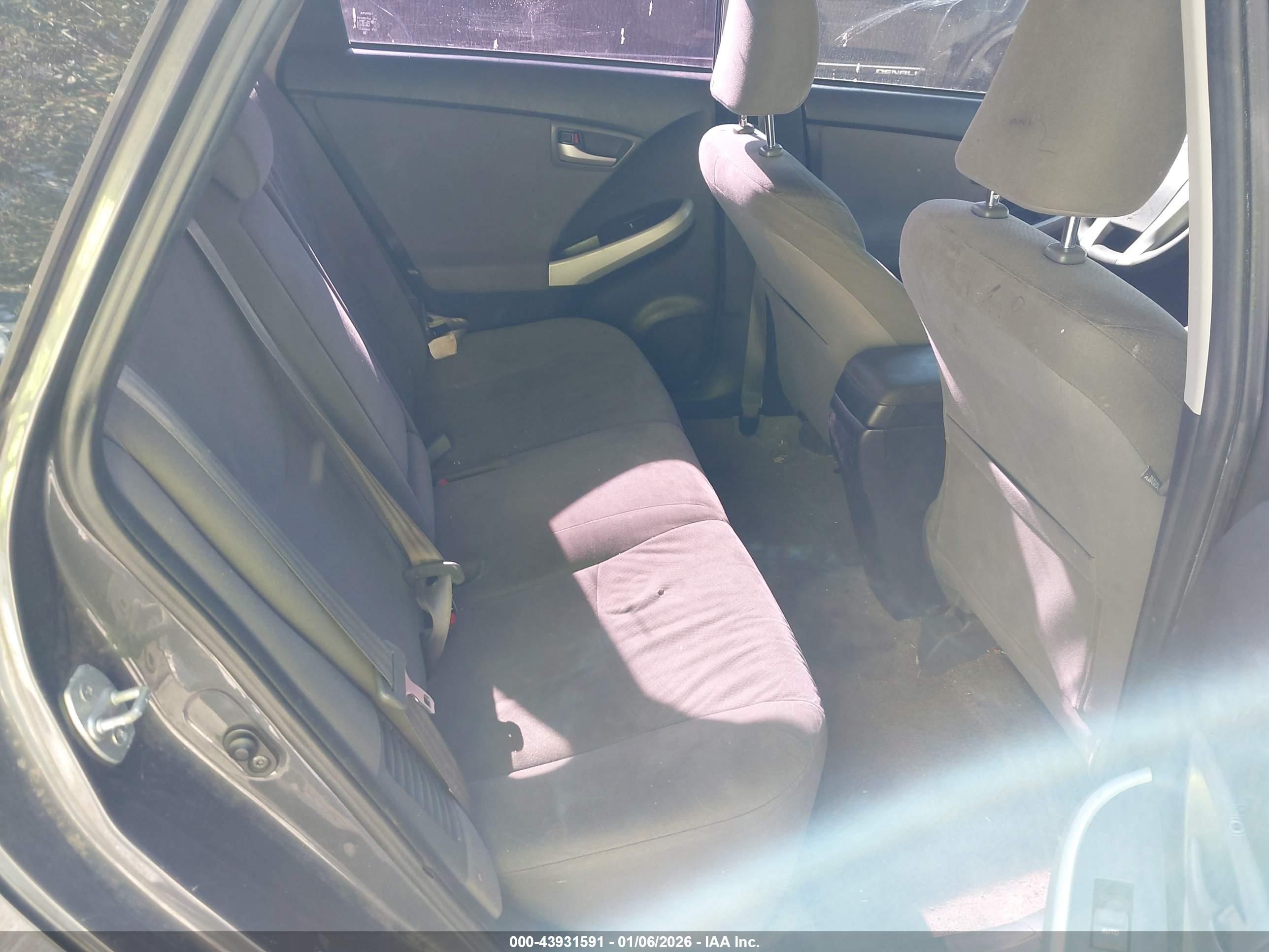 TOYOTA PRIUS image 8