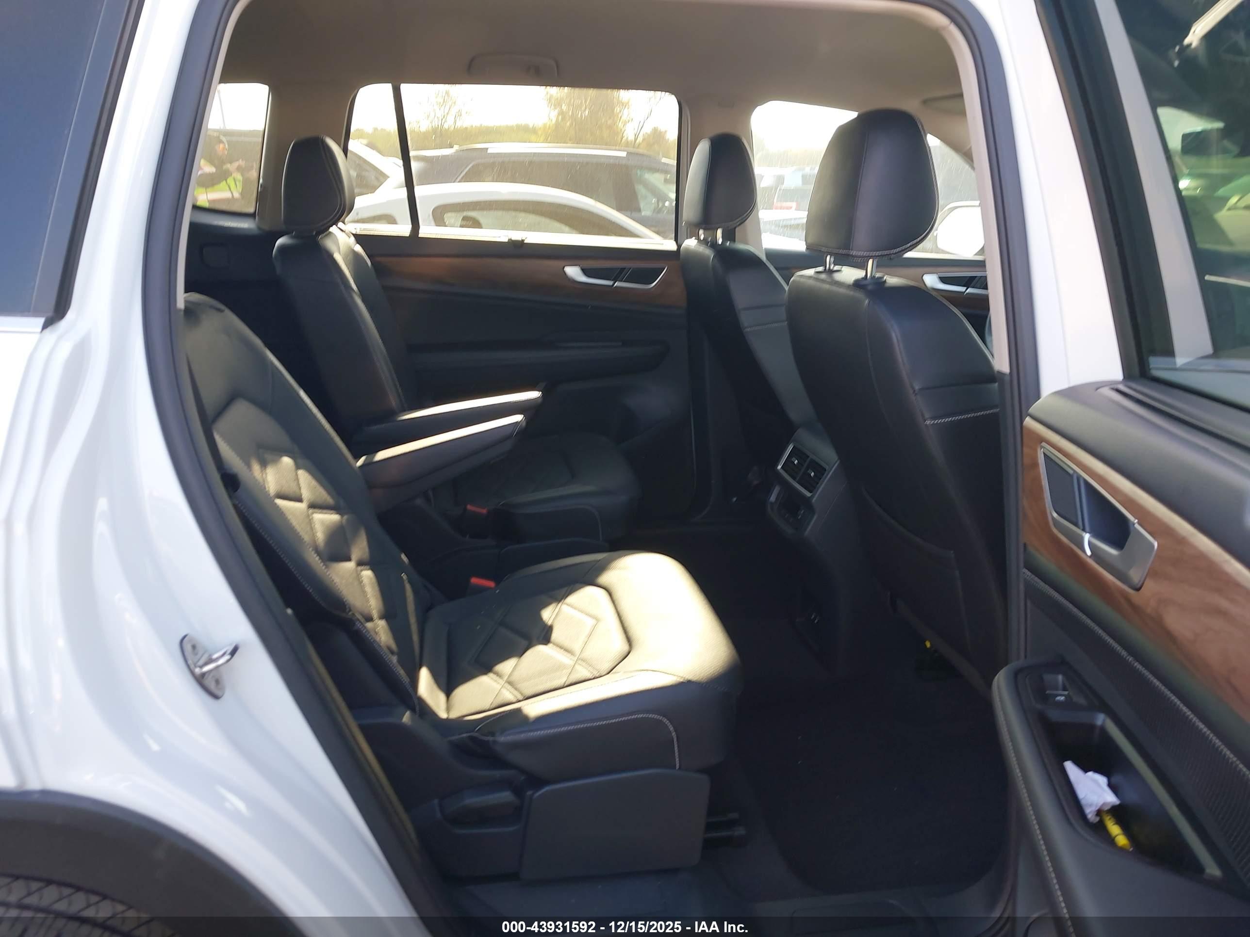 VOLKSWAGEN ATLAS image 8