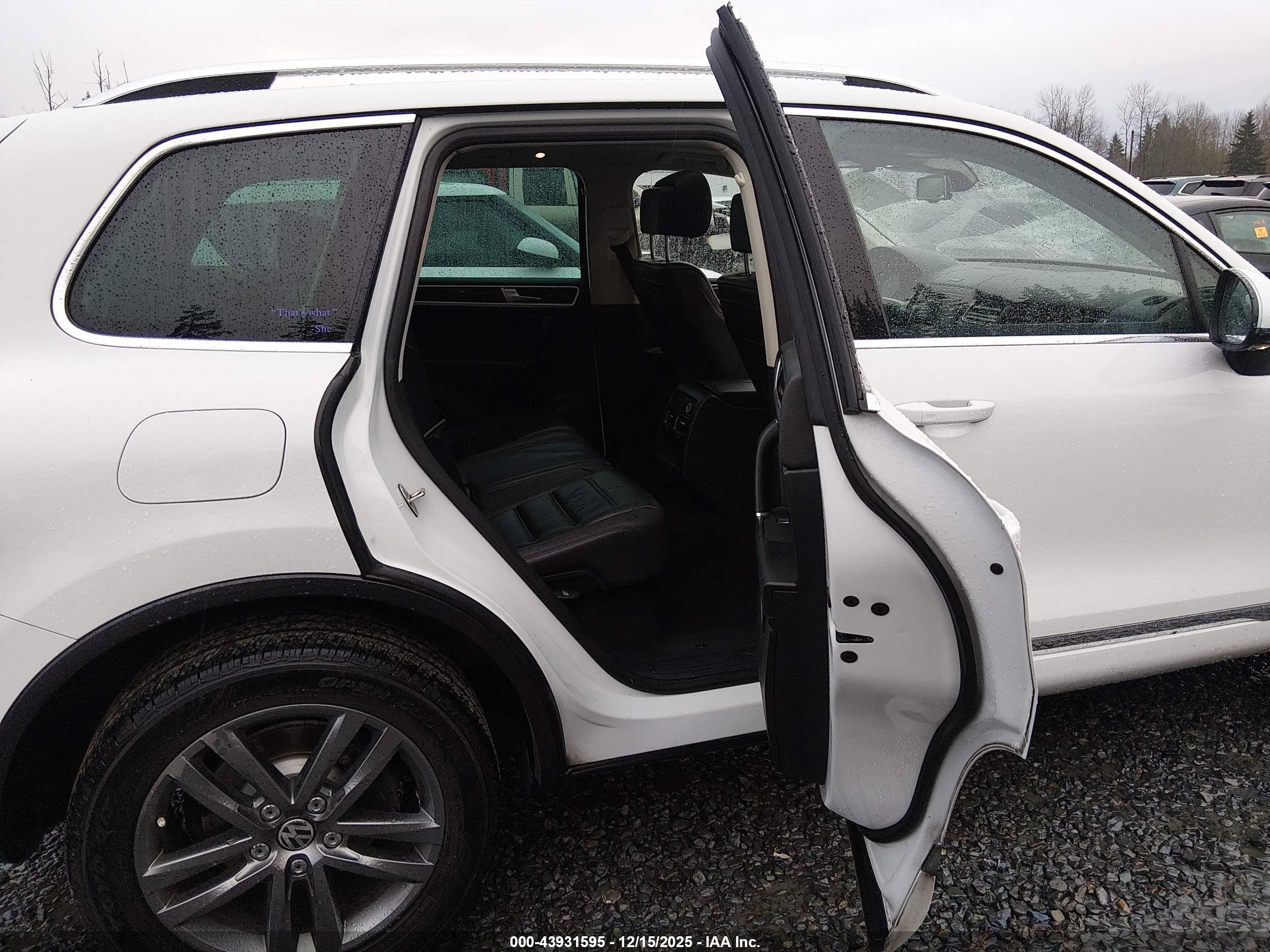 VOLKSWAGEN TOUAREG image 8