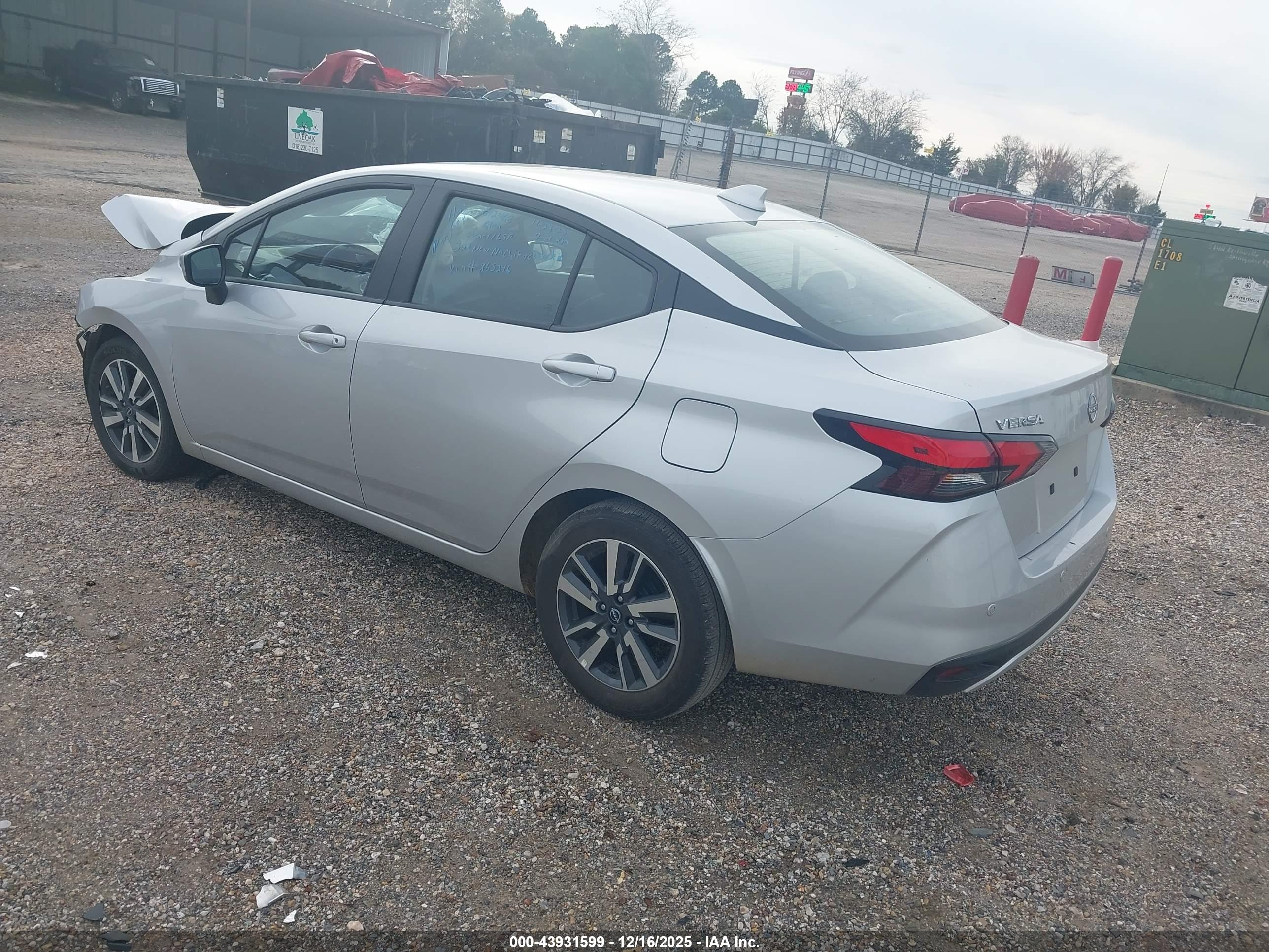 NISSAN VERSA image 3