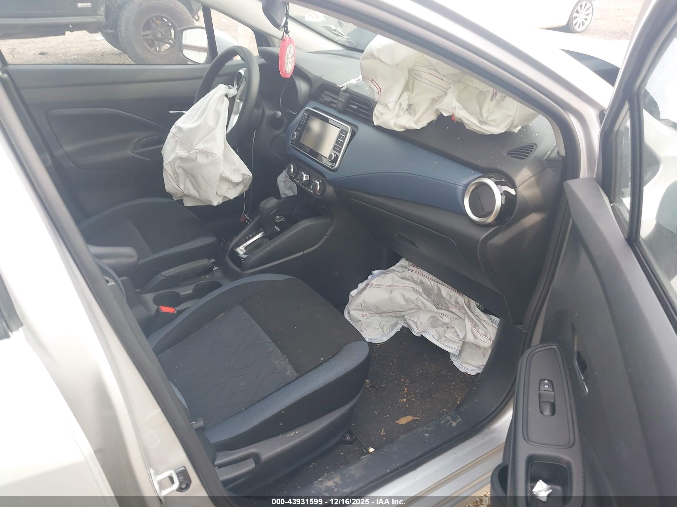 NISSAN VERSA image 5