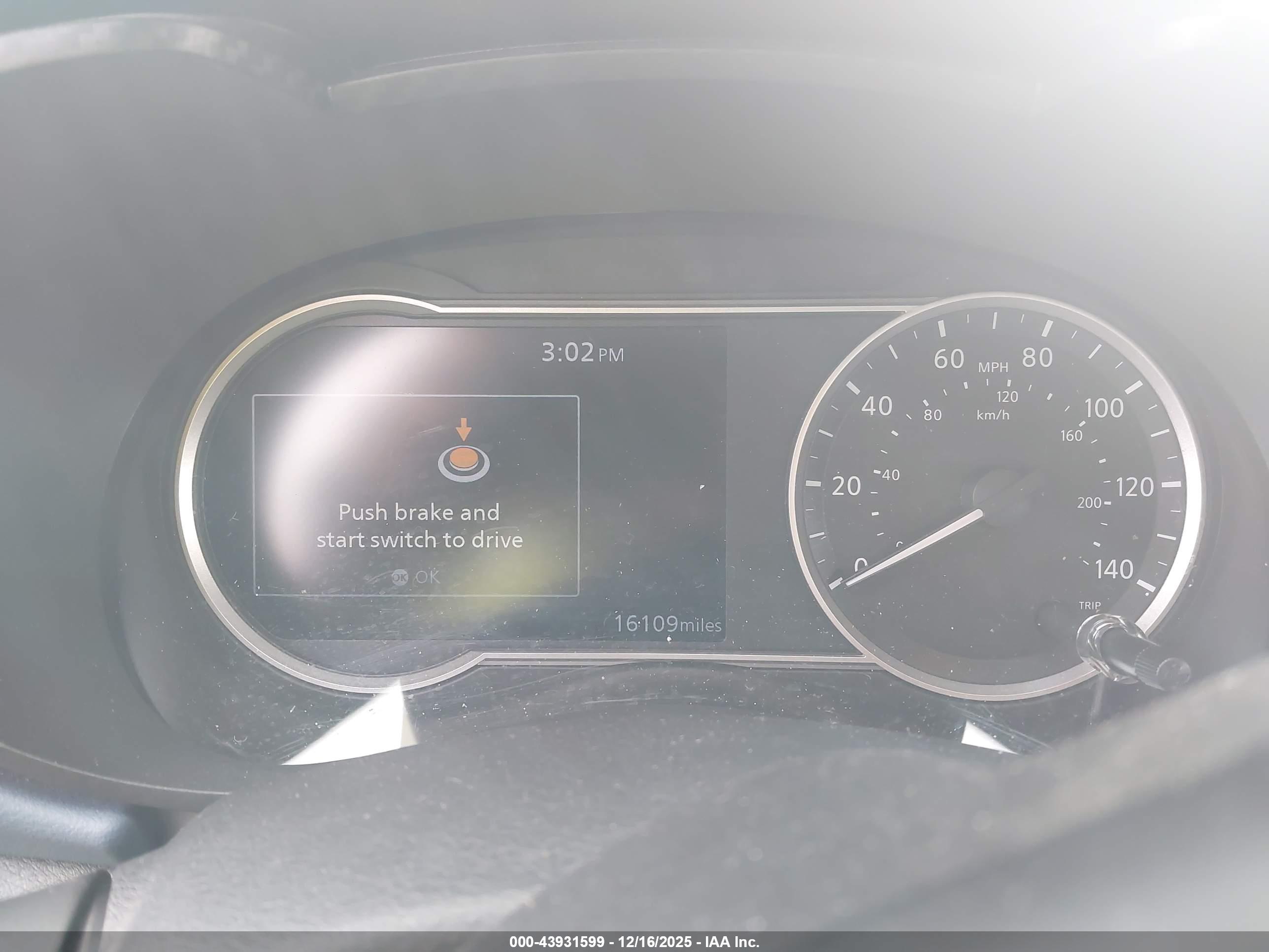 NISSAN VERSA image 7