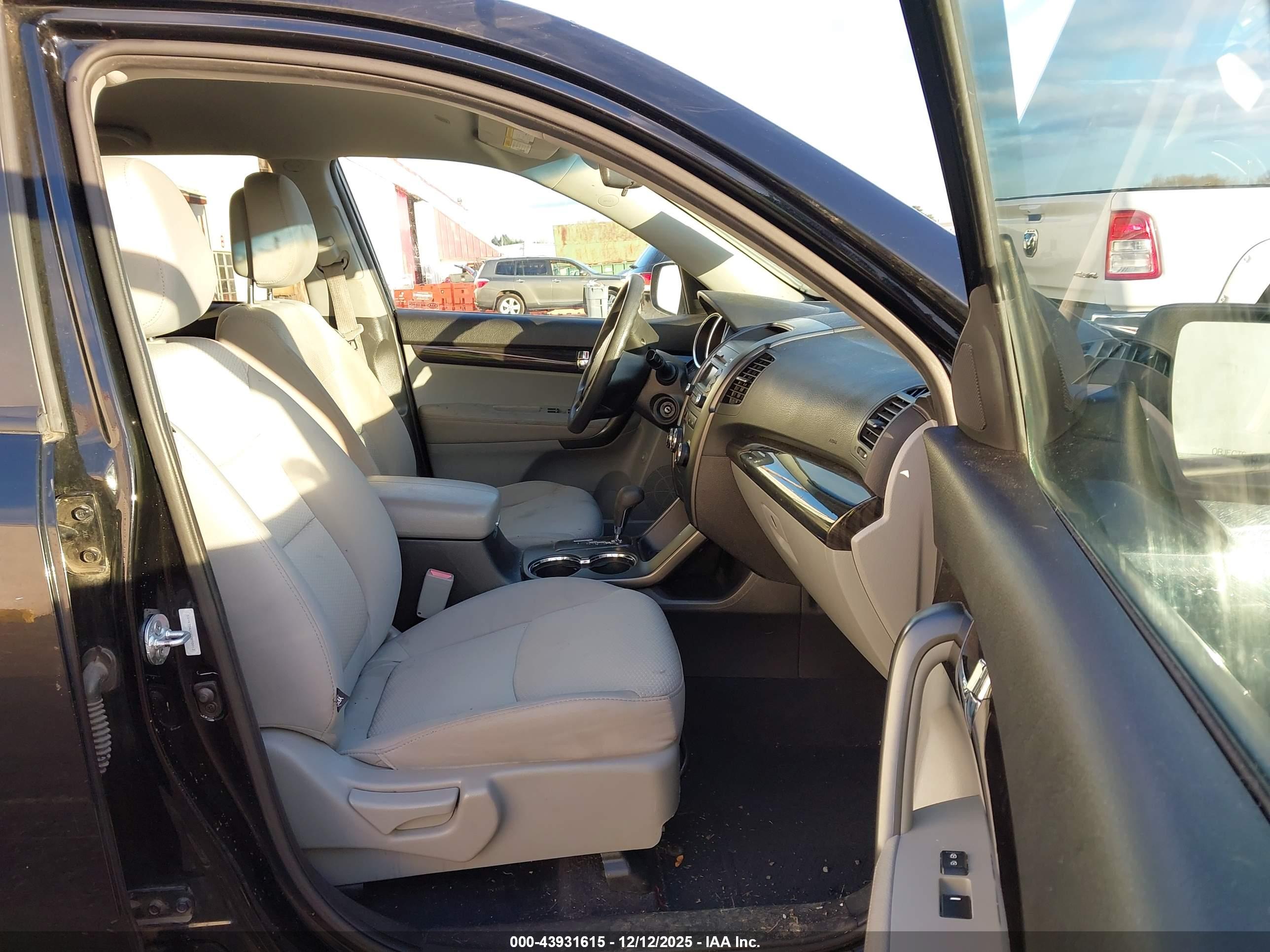 KIA SORENTO image 5