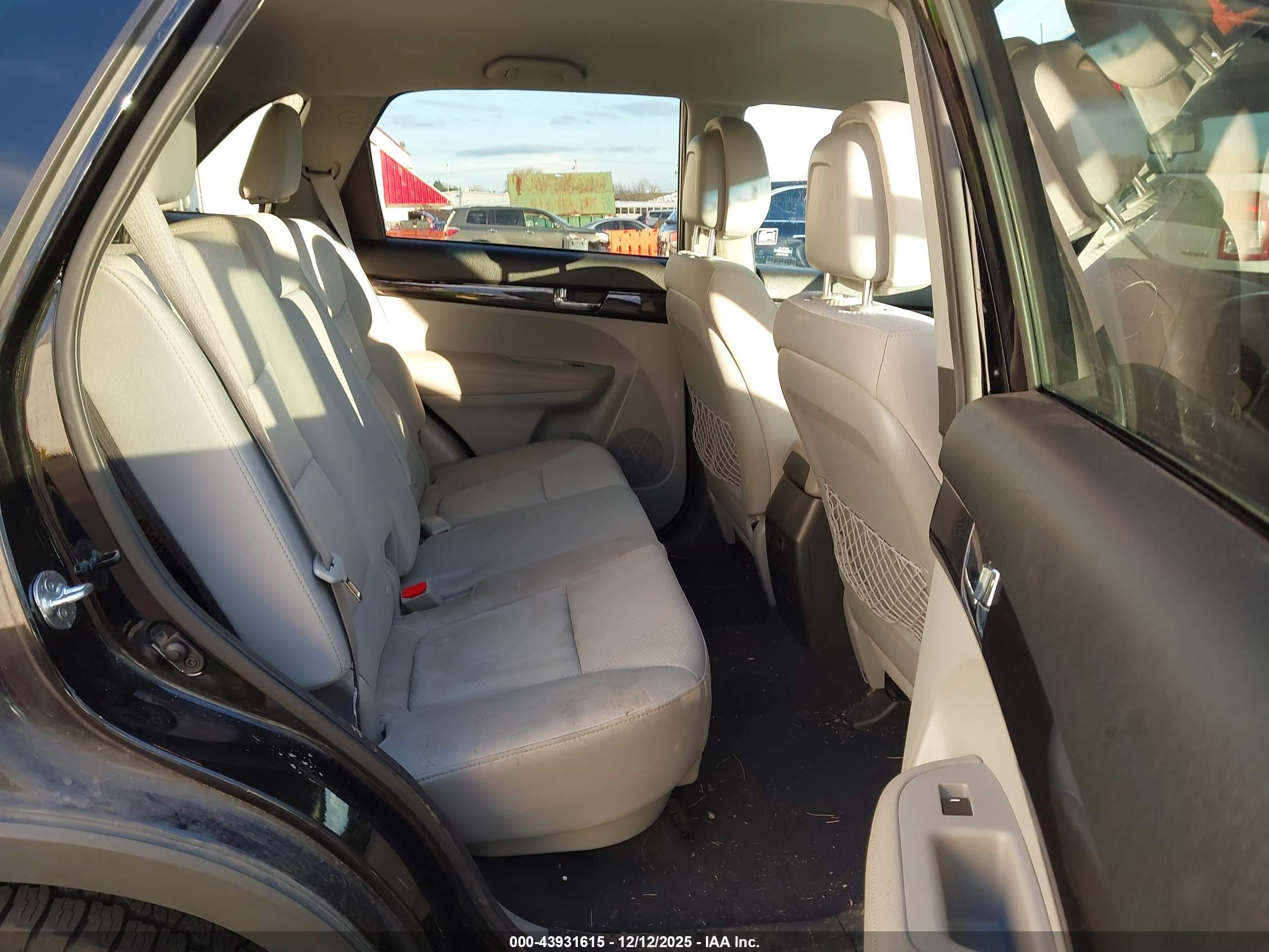 KIA SORENTO image 8