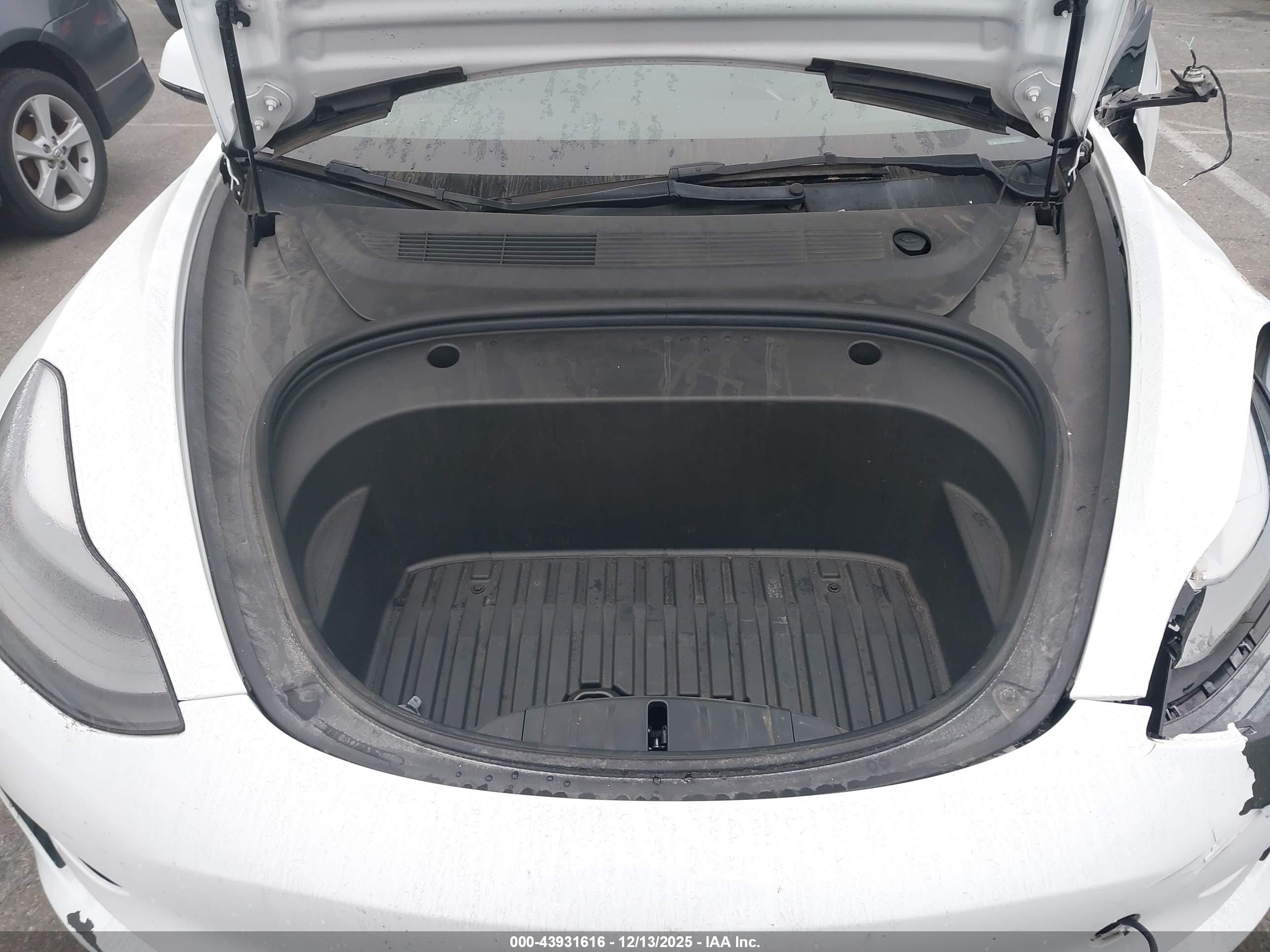 TESLA MODEL image 10