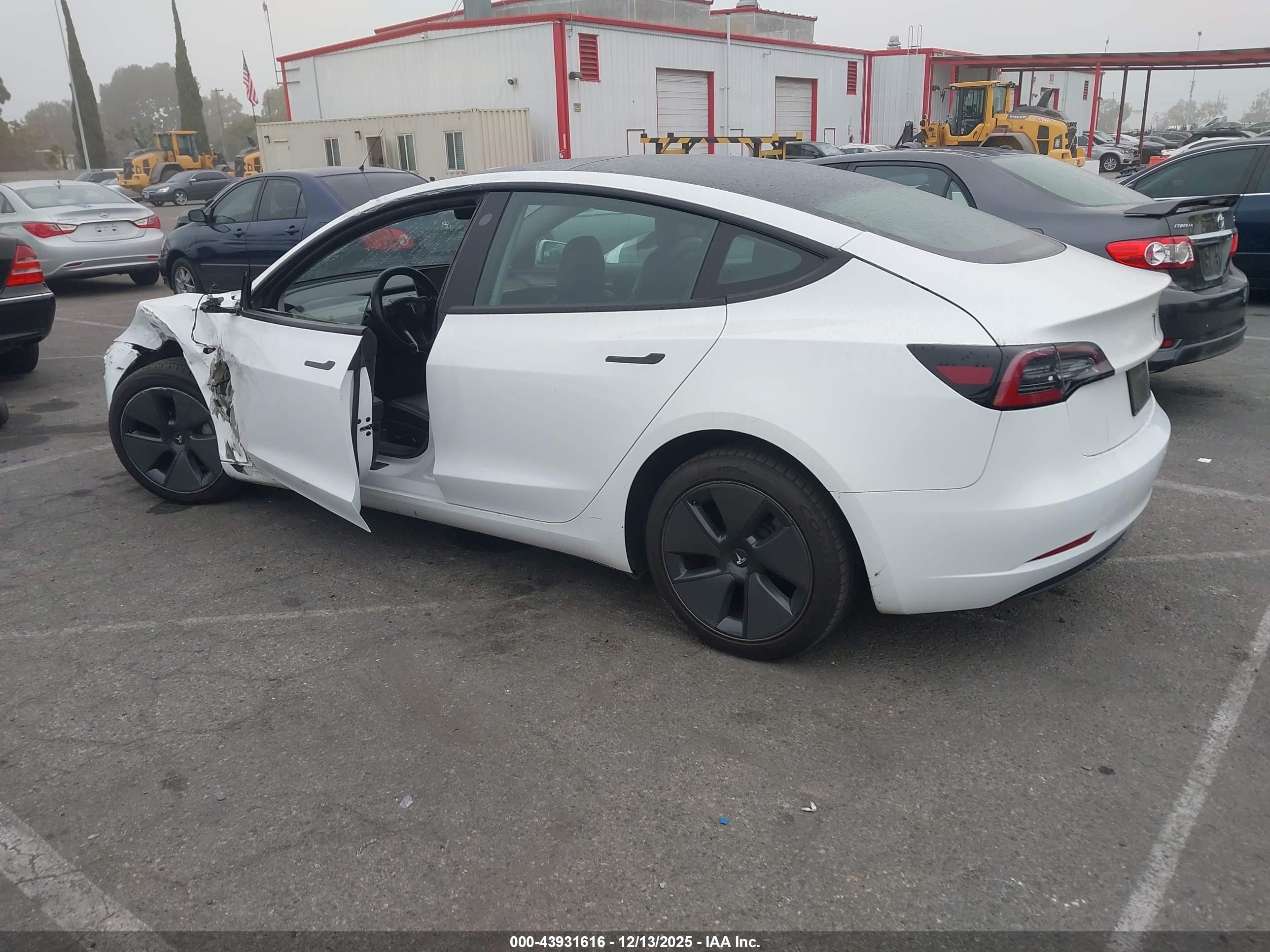 TESLA MODEL image 3
