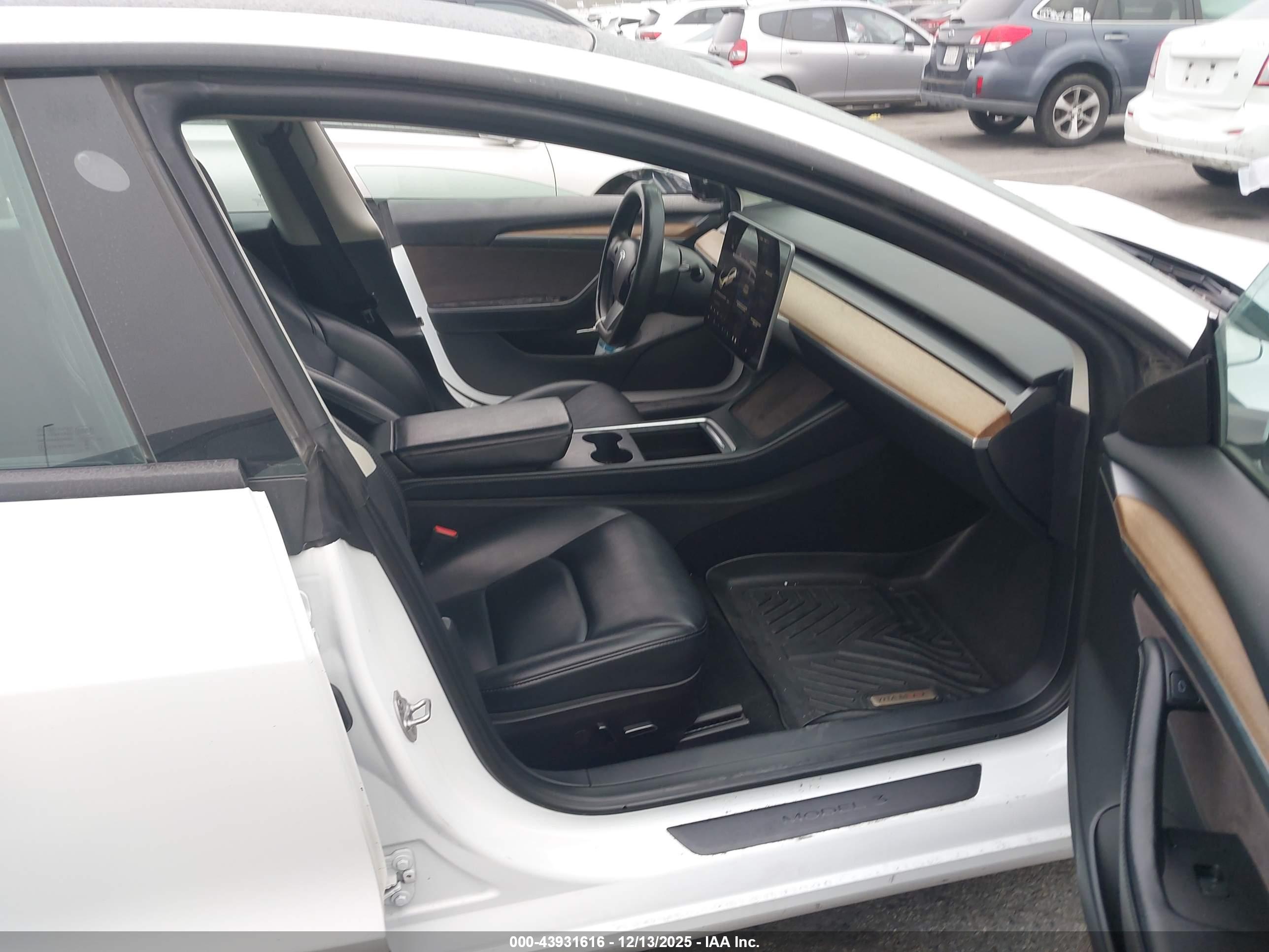 TESLA MODEL image 5