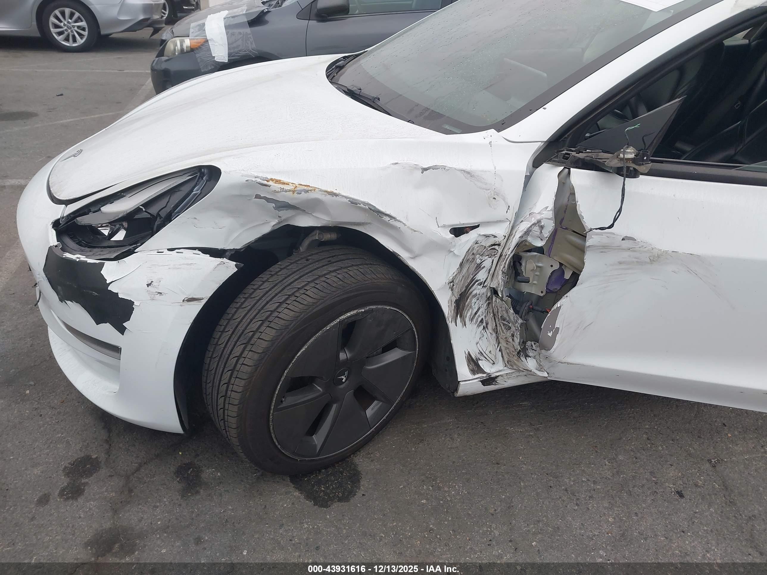 TESLA MODEL image 6
