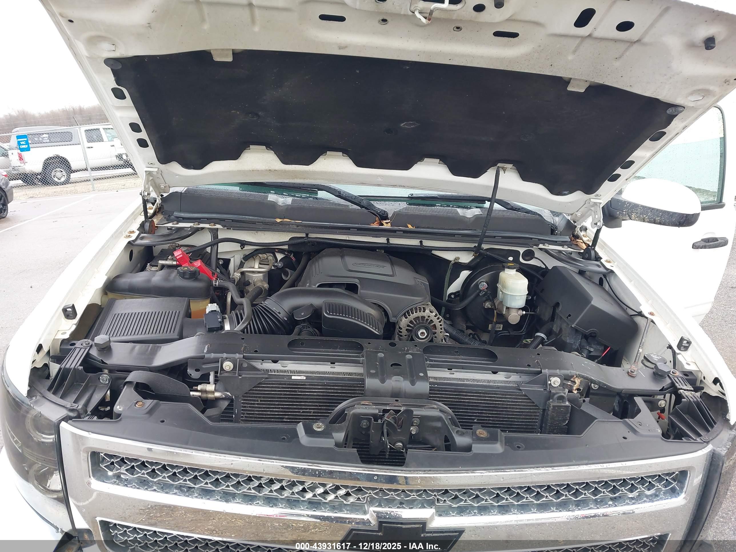 CHEVROLET SILVERADO image 10