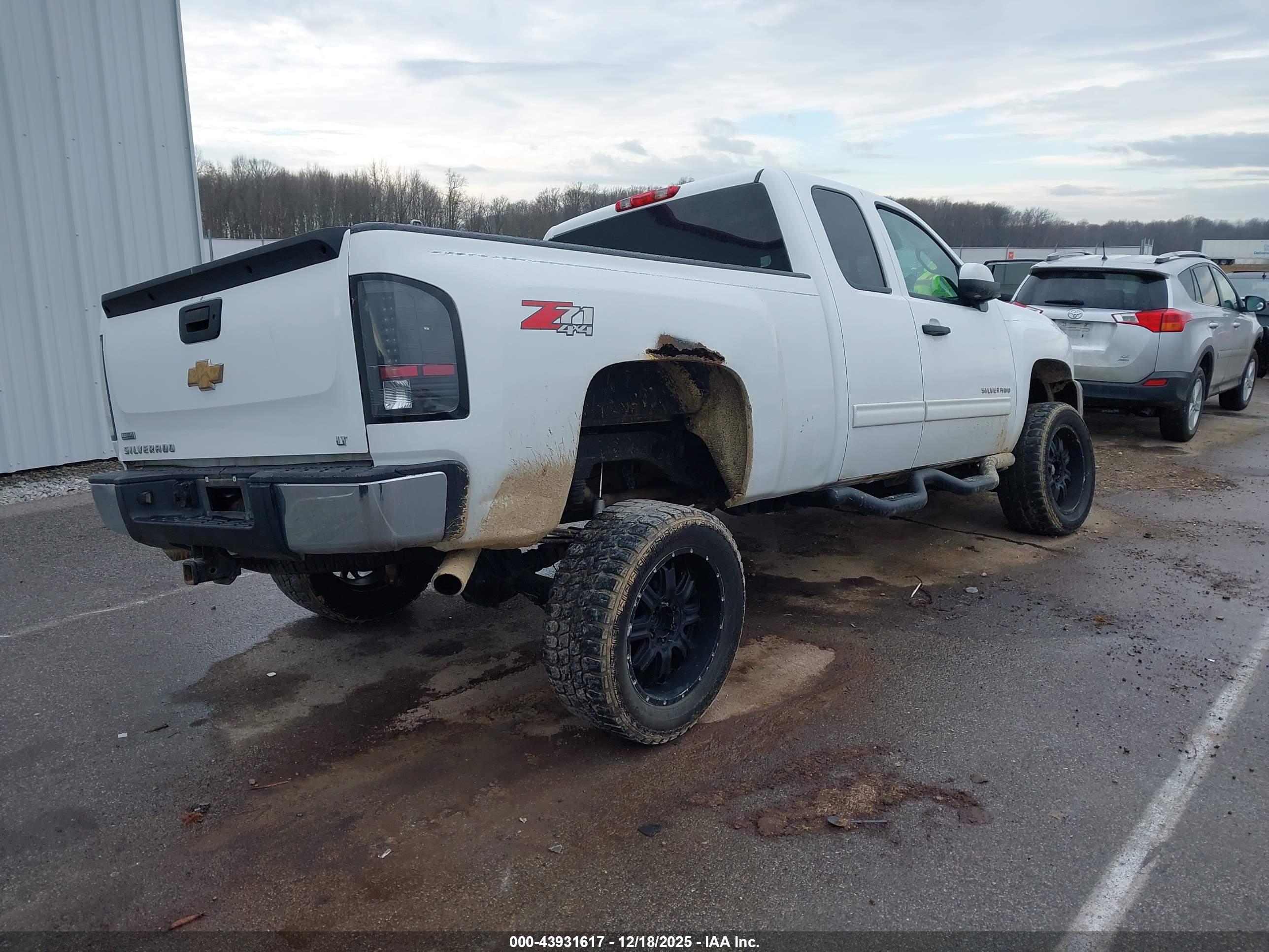 CHEVROLET SILVERADO image 4