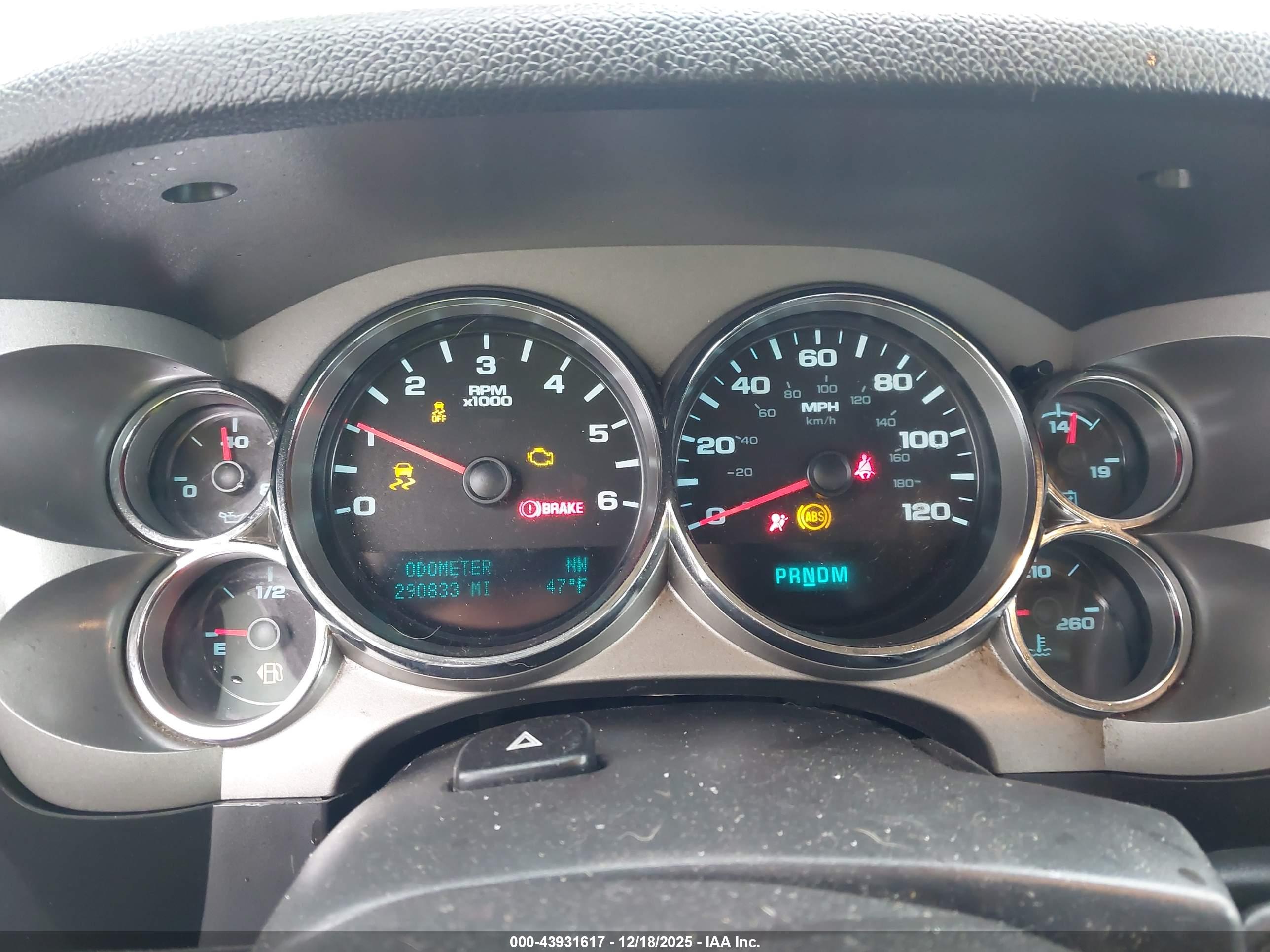 CHEVROLET SILVERADO image 7