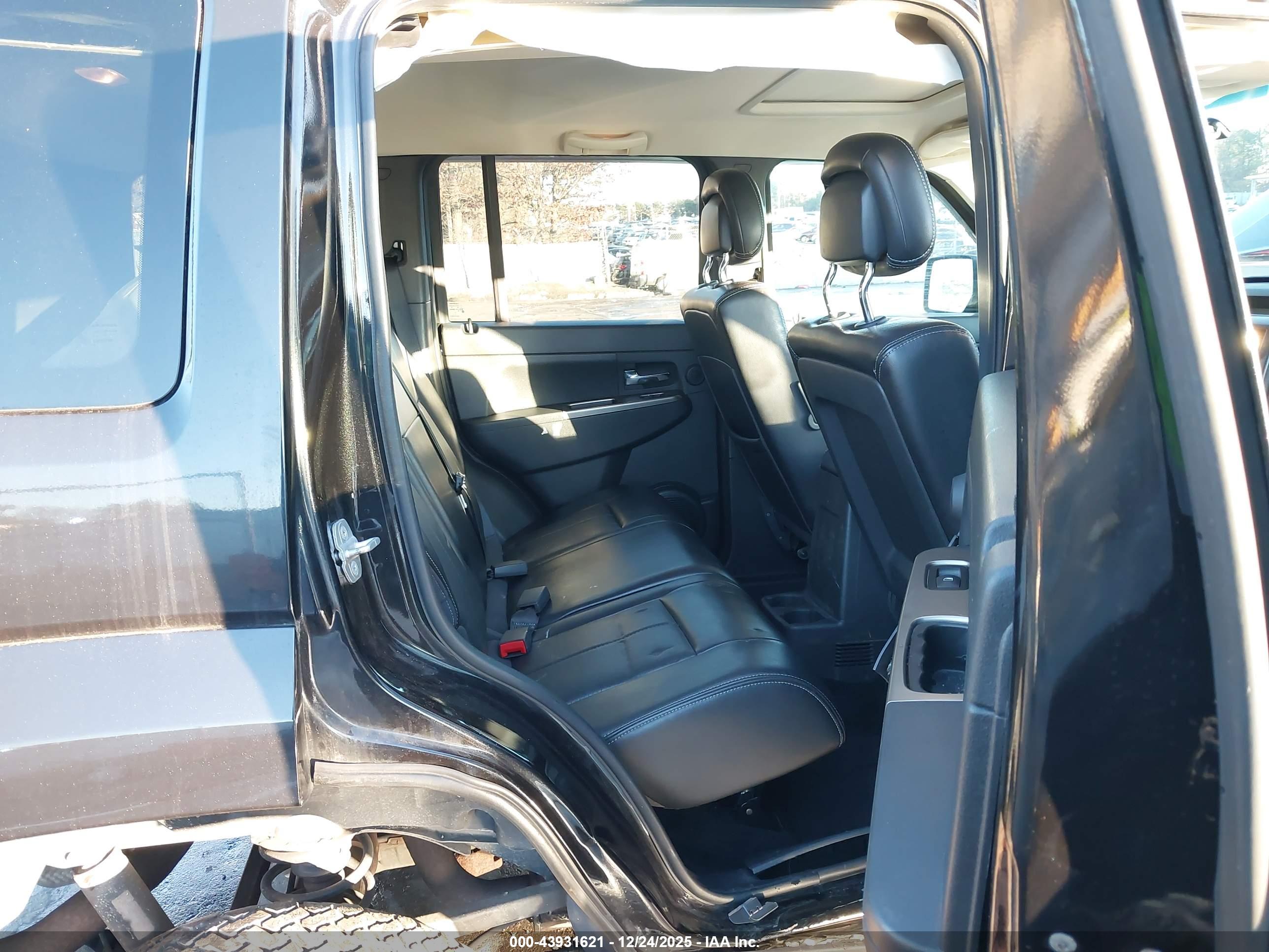 JEEP LIBERTY image 8