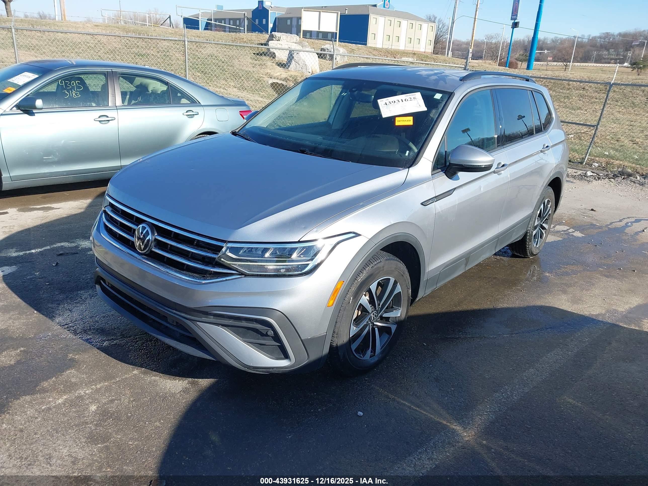VOLKSWAGEN TIGUAN image 2