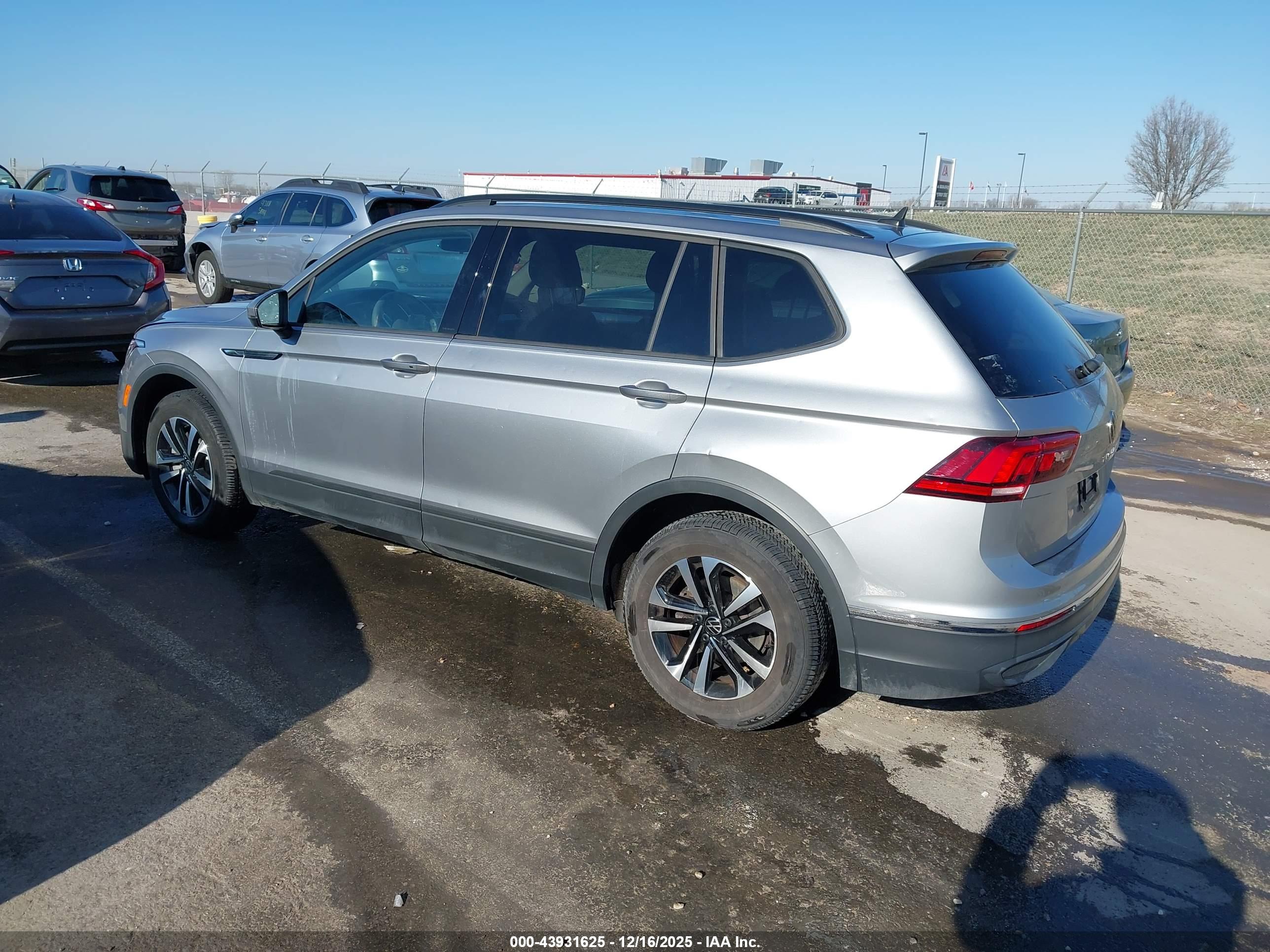 VOLKSWAGEN TIGUAN image 3