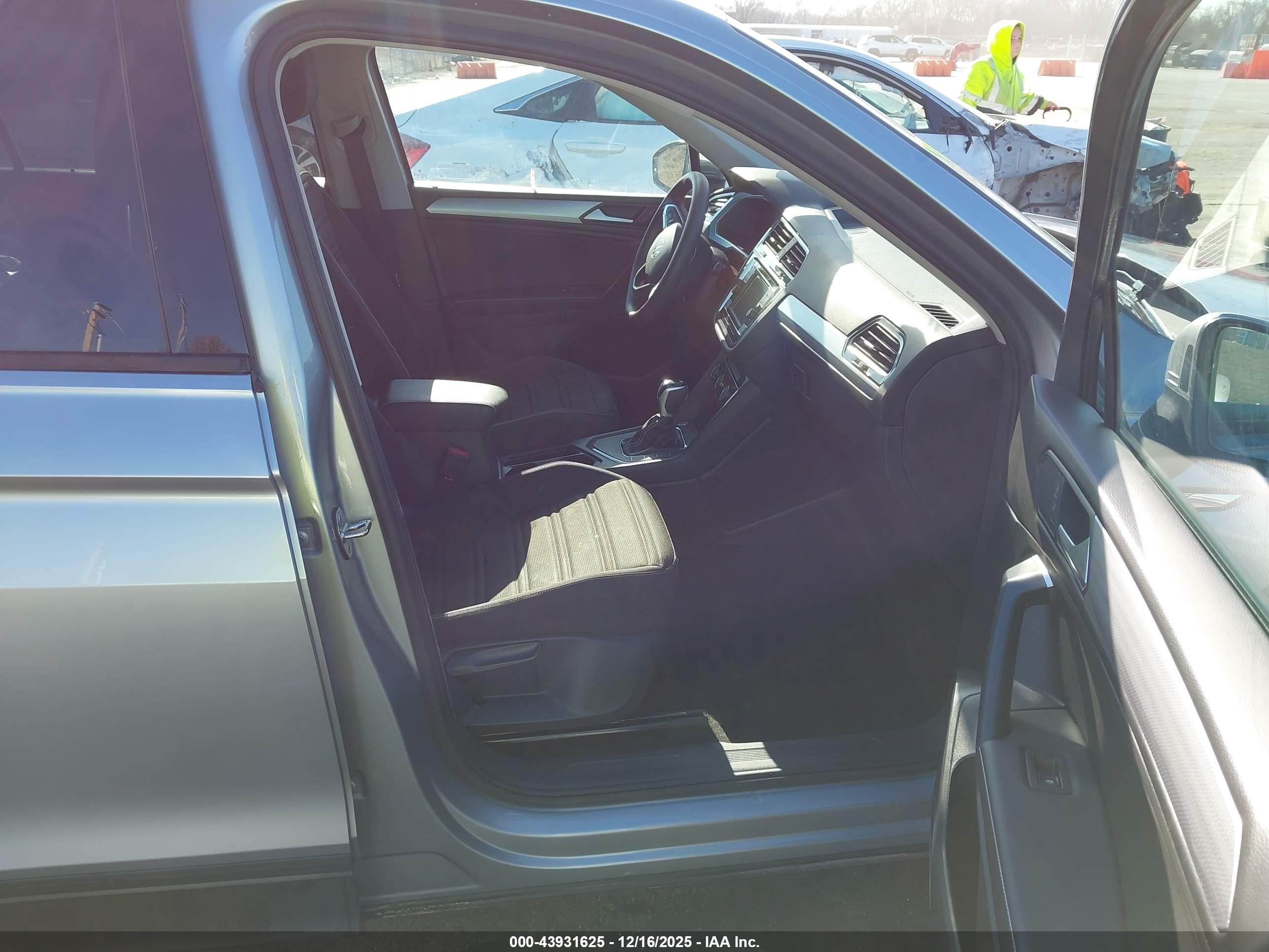 VOLKSWAGEN TIGUAN image 5