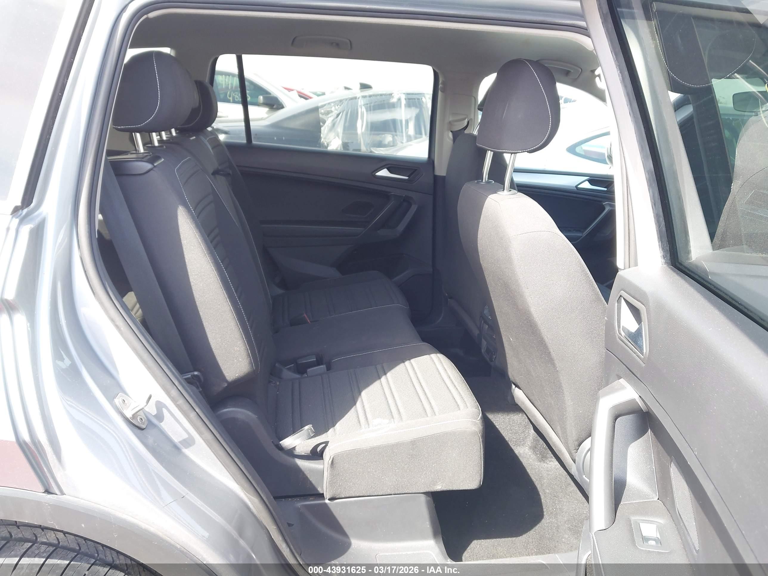 VOLKSWAGEN TIGUAN image 8