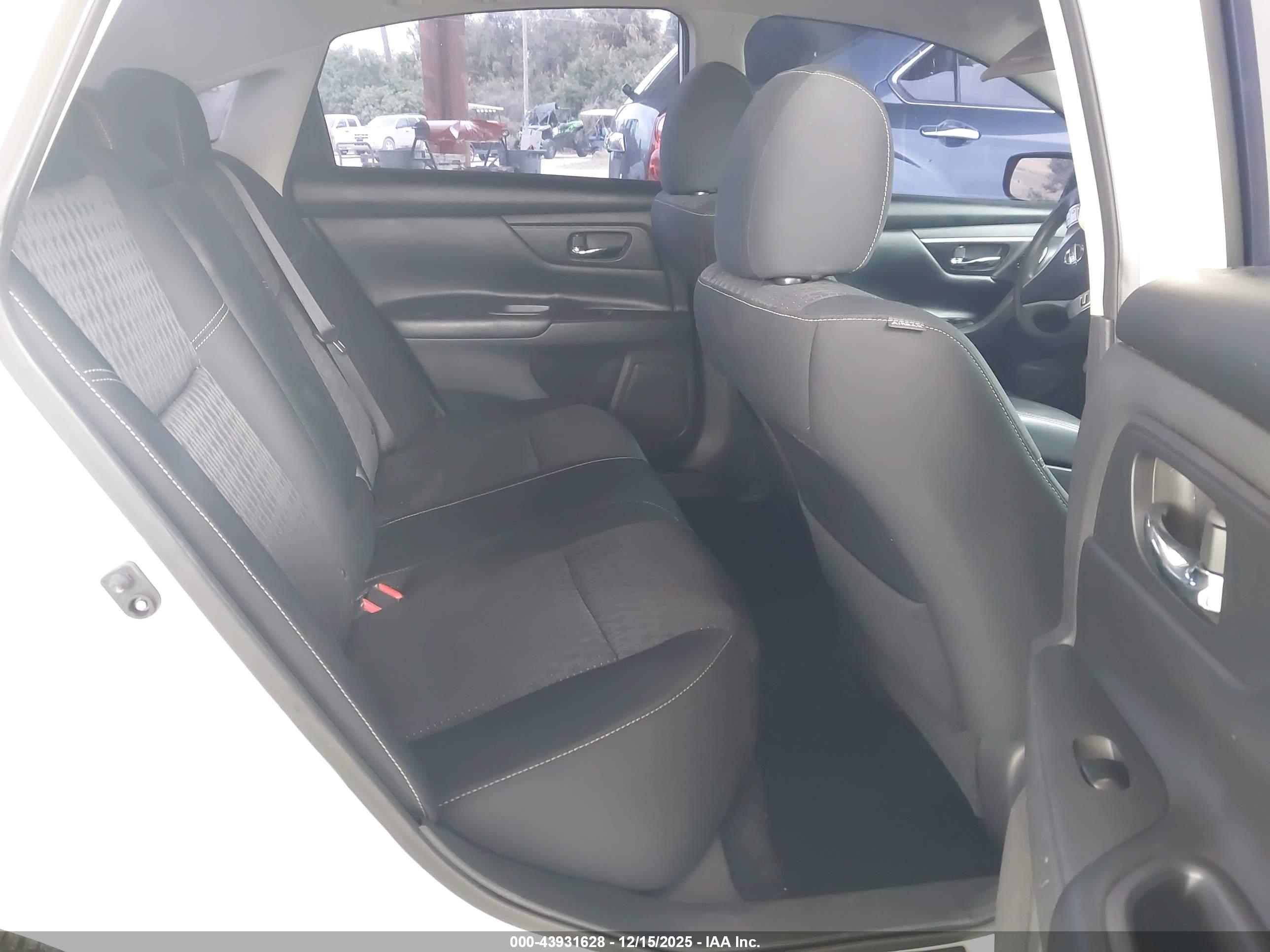 NISSAN ALTIMA image 8