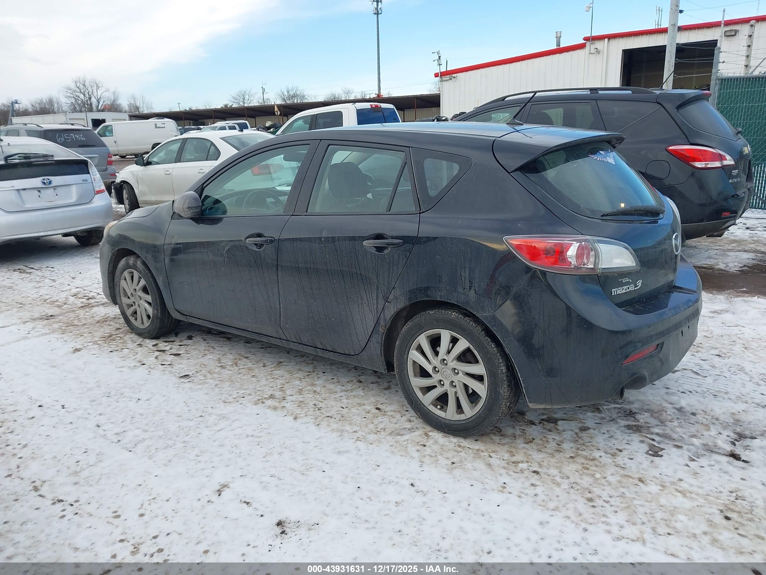 MAZDA MAZDA3 image 3