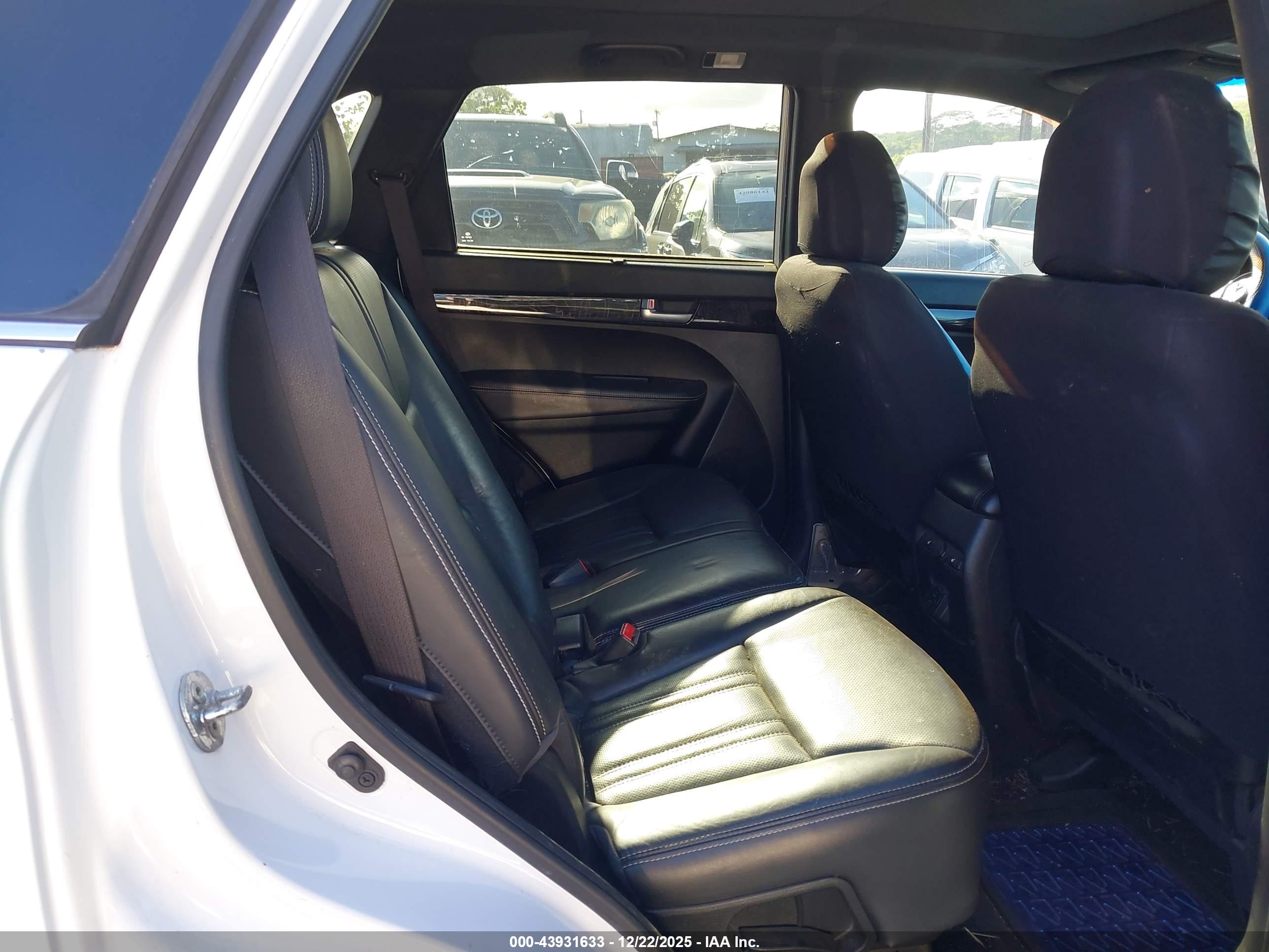 KIA SORENTO image 8
