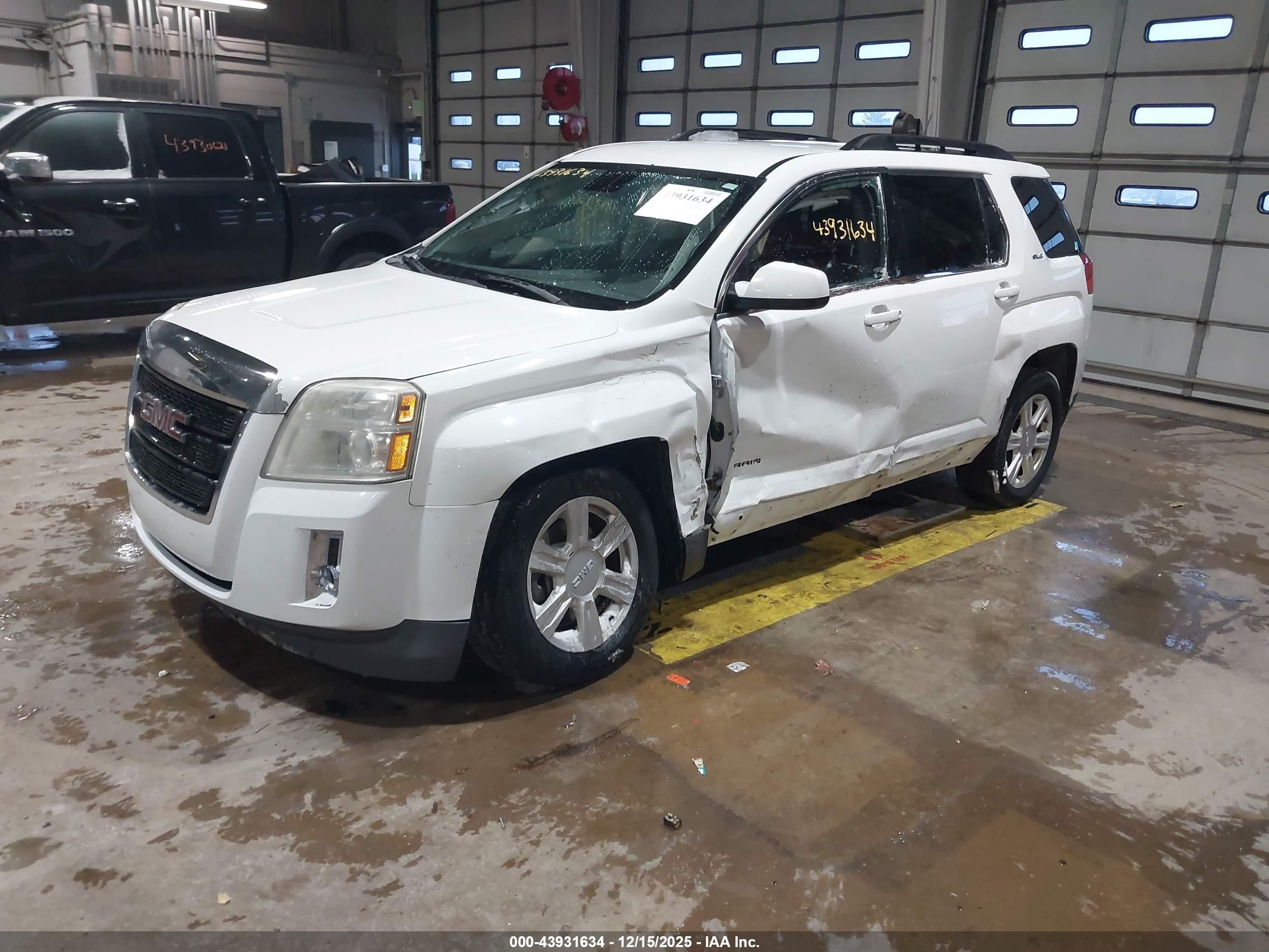 GMC TERRAIN image 2