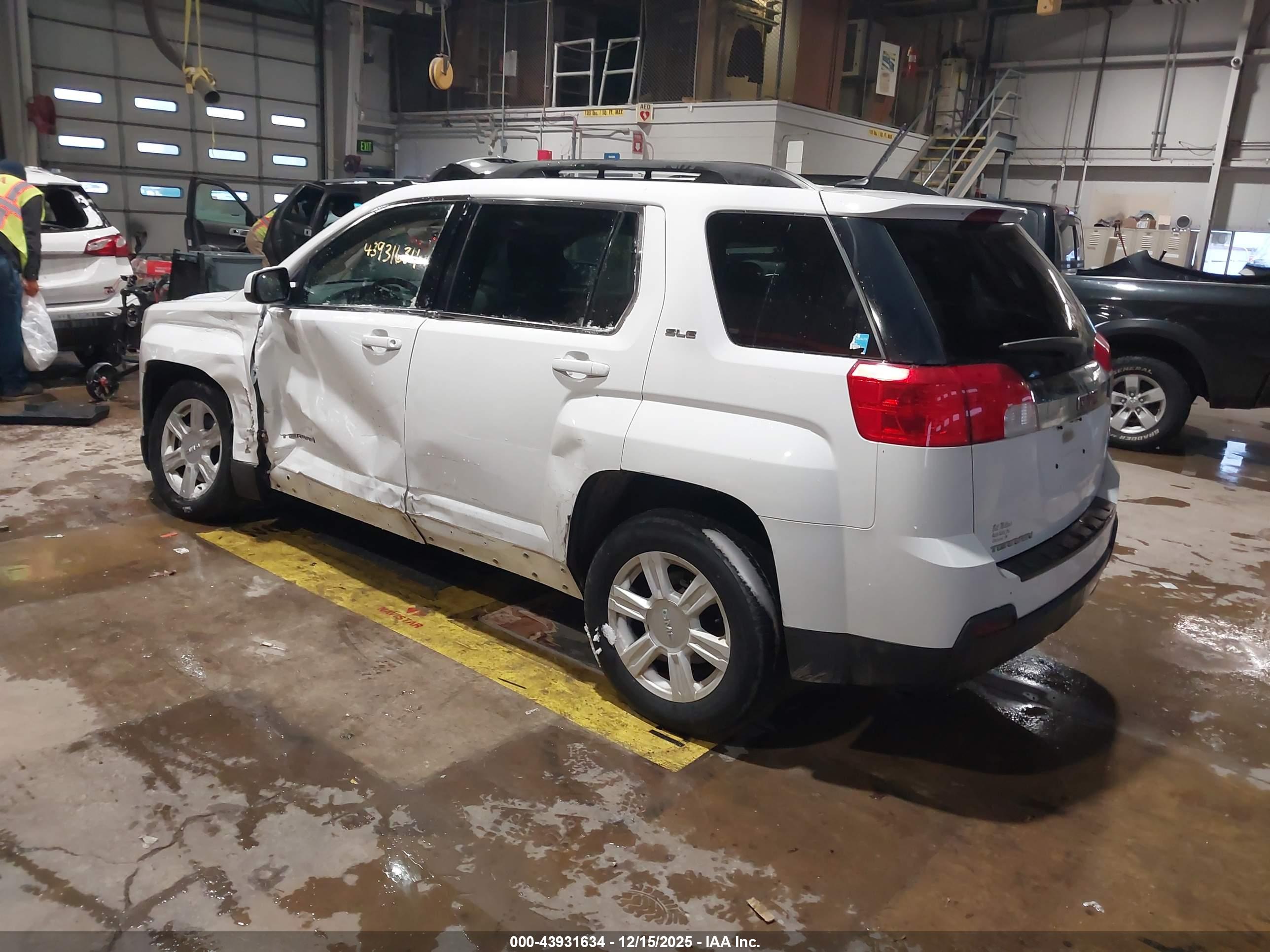 GMC TERRAIN image 3