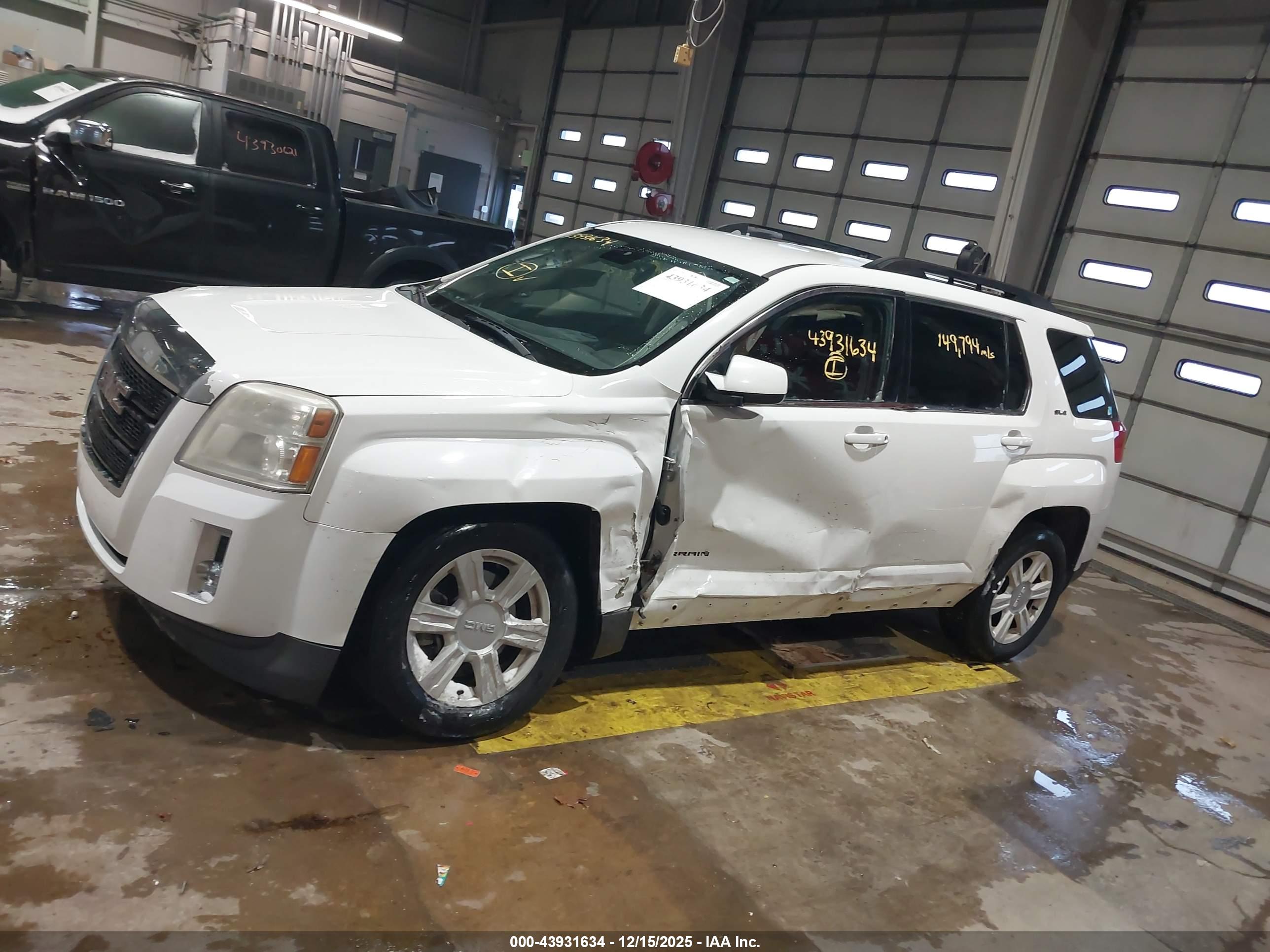 GMC TERRAIN image 6