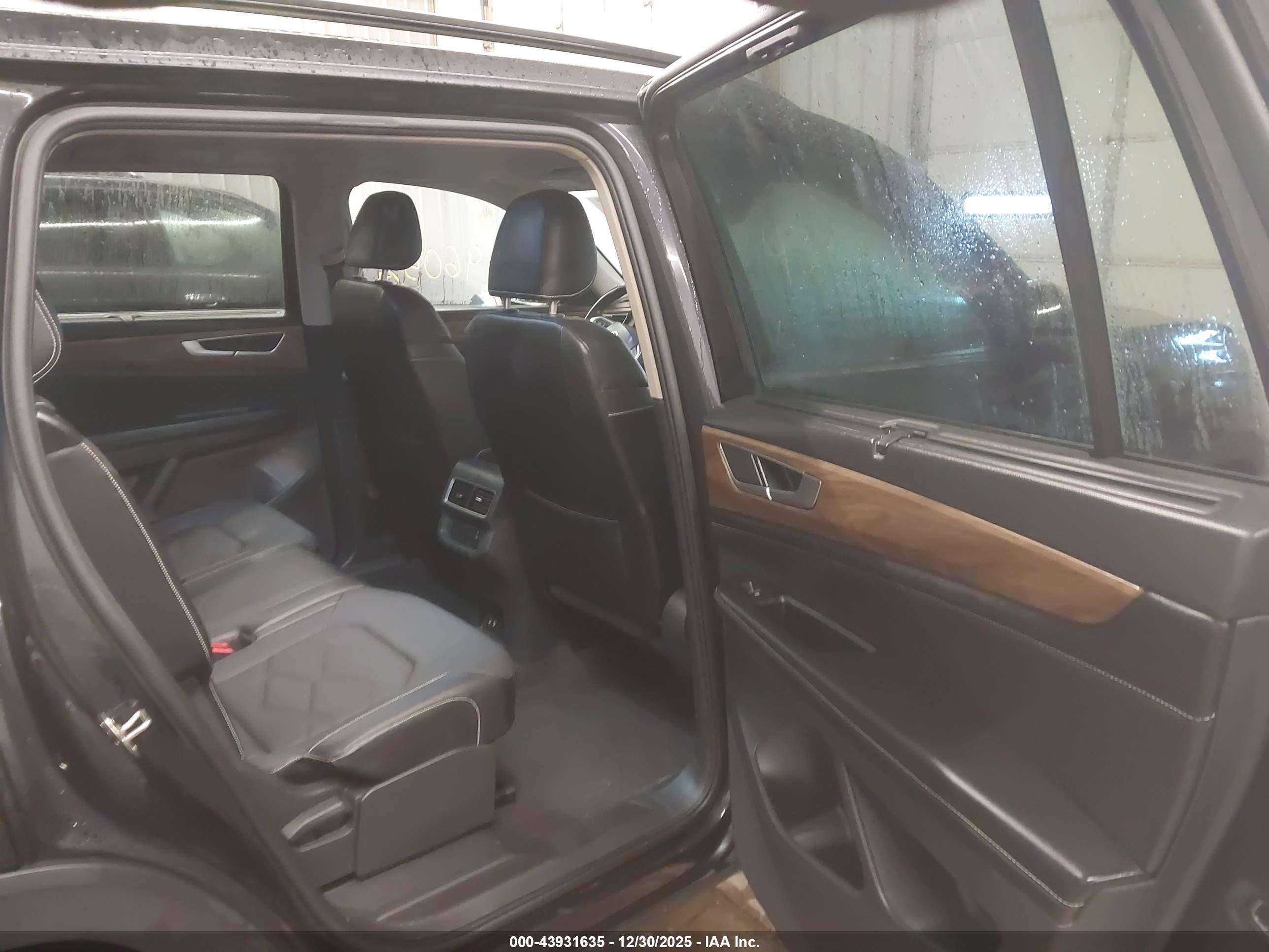 VOLKSWAGEN ATLAS image 8
