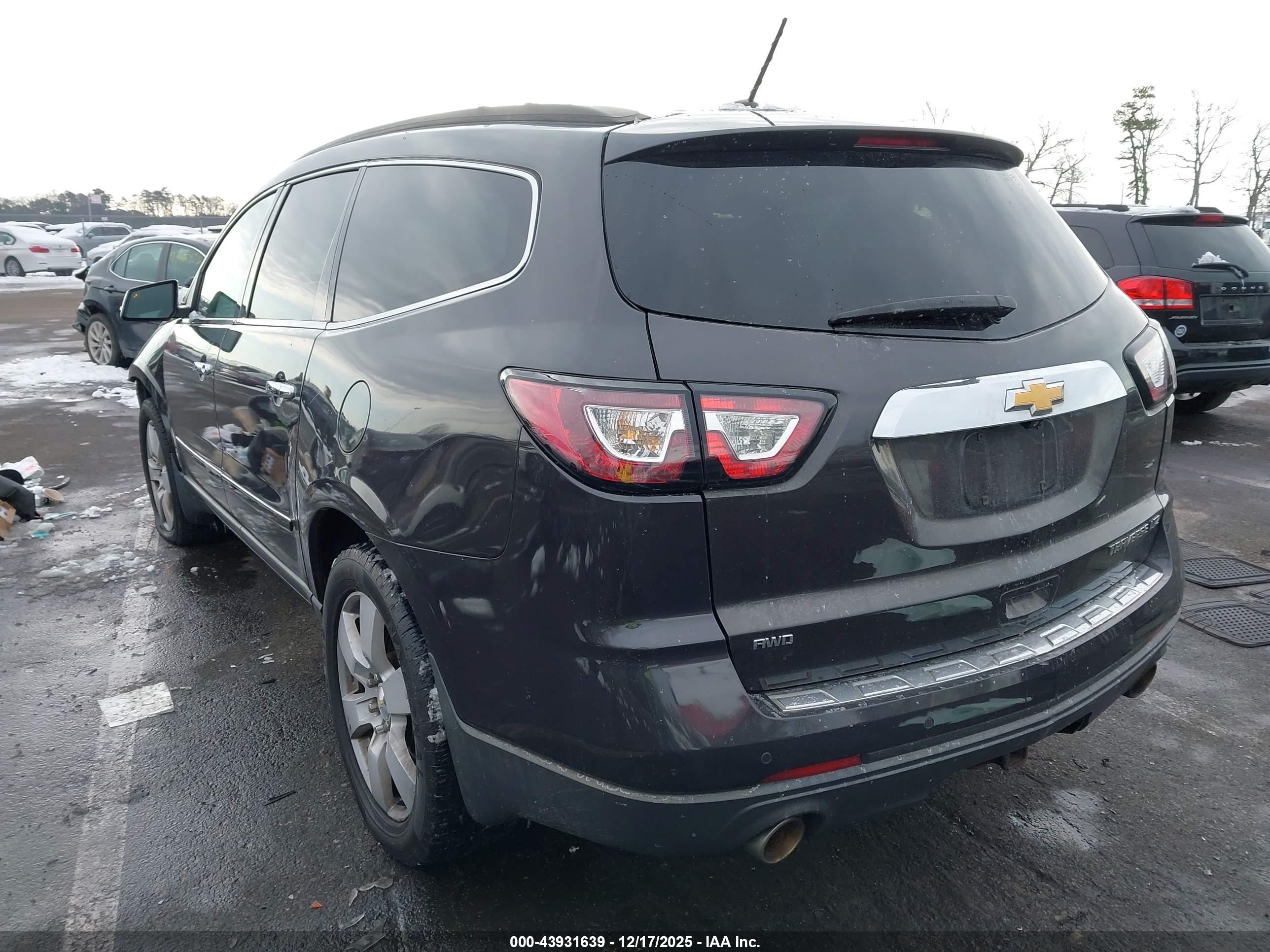 CHEVROLET TRAVERSE image 3