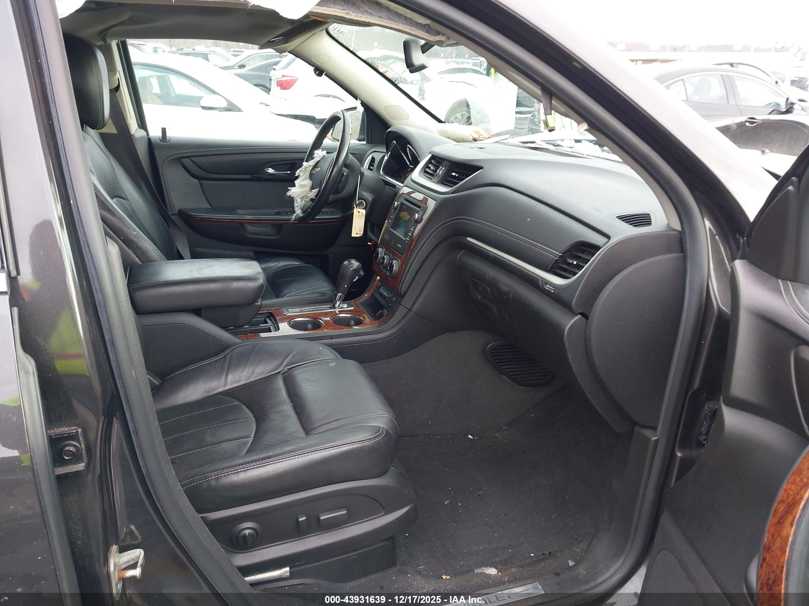 CHEVROLET TRAVERSE image 5
