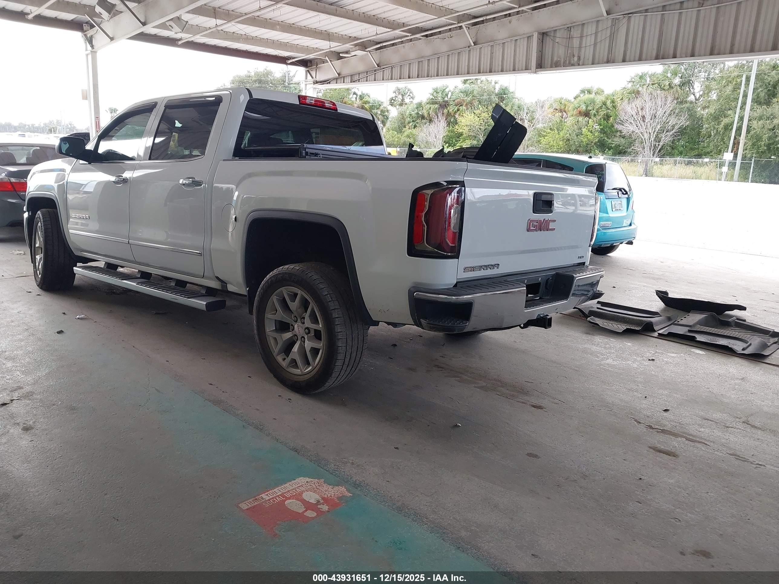 GMC SIERRA image 3
