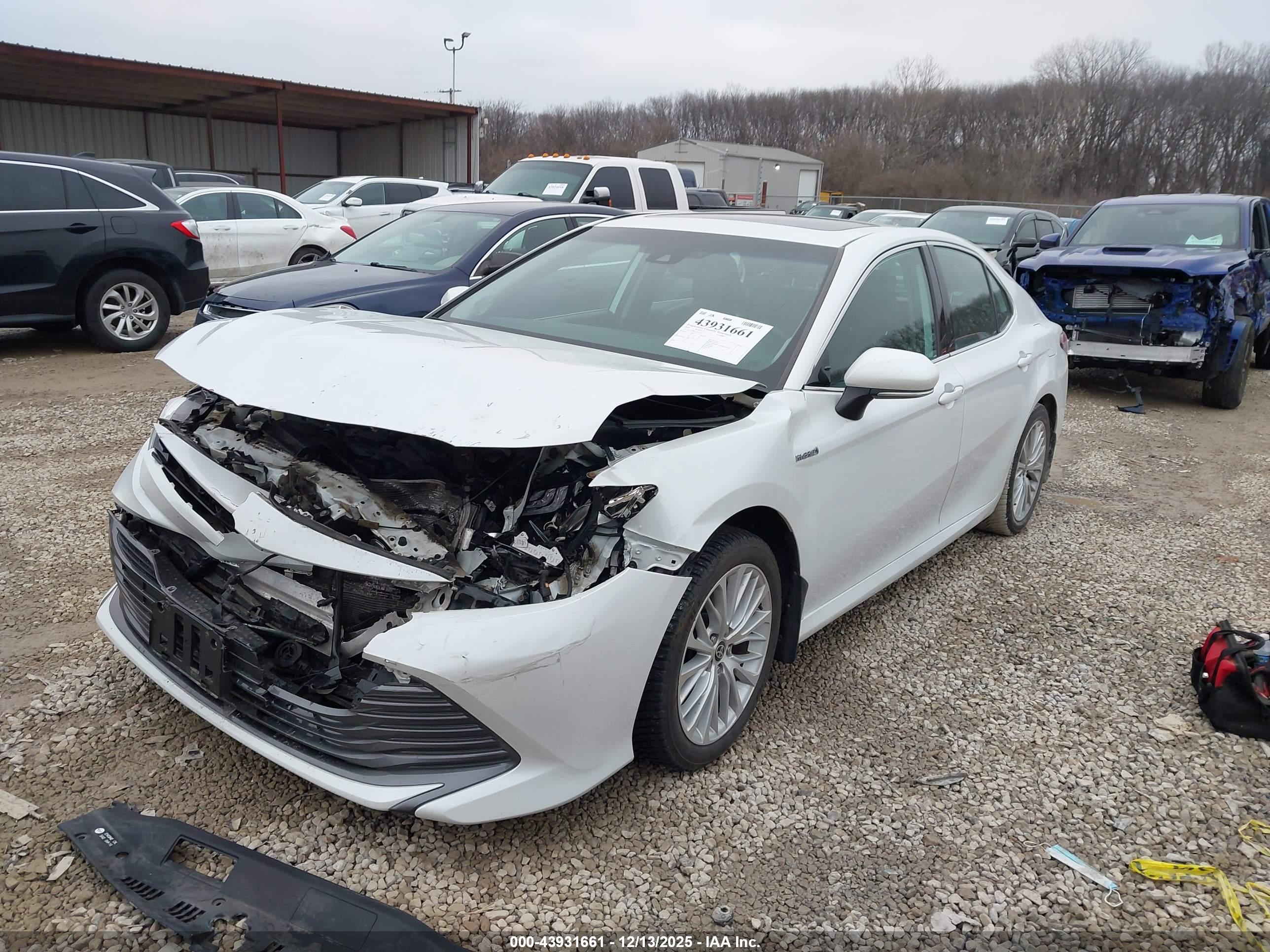 TOYOTA CAMRY image 2
