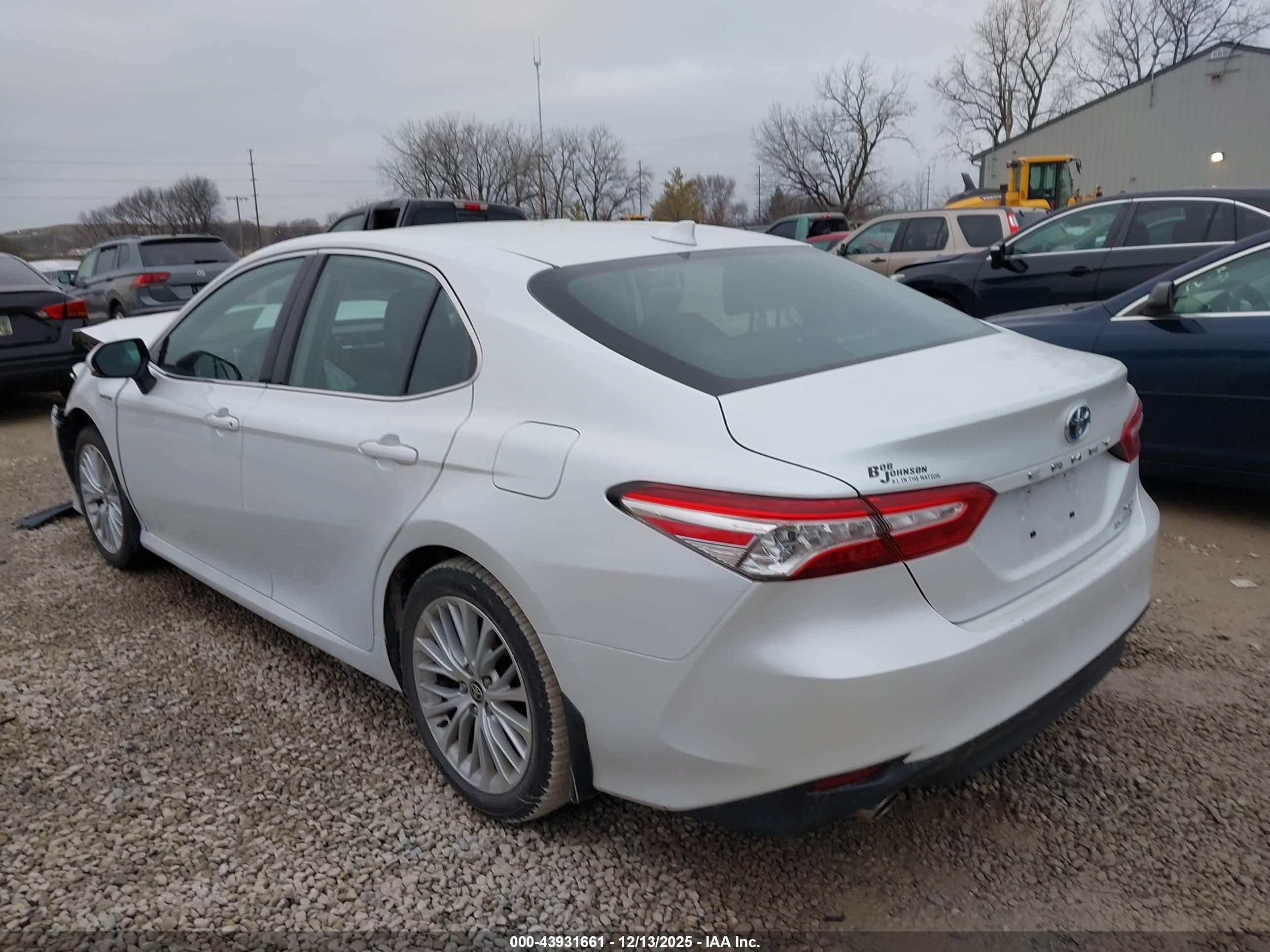TOYOTA CAMRY image 3