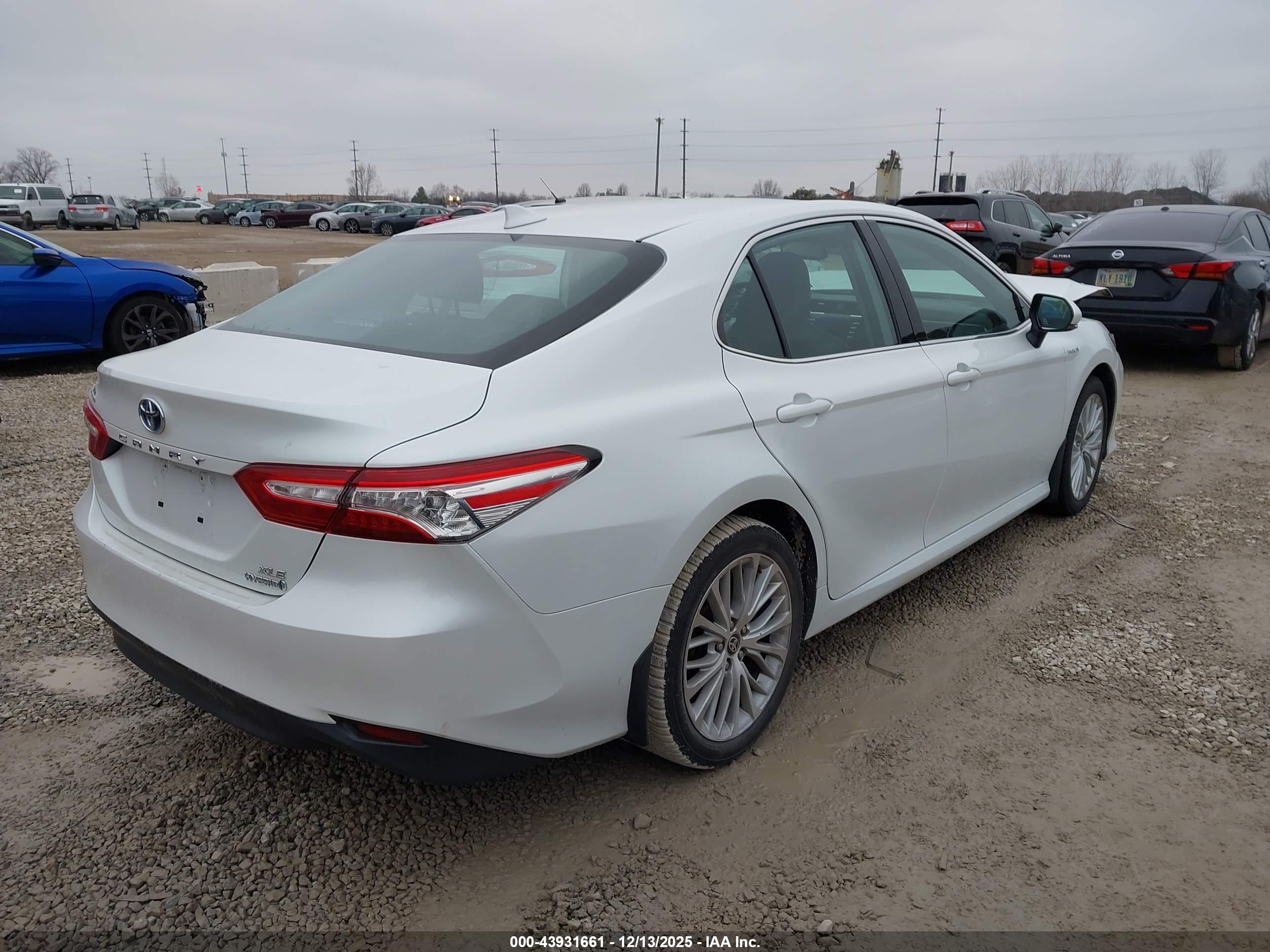 TOYOTA CAMRY image 4