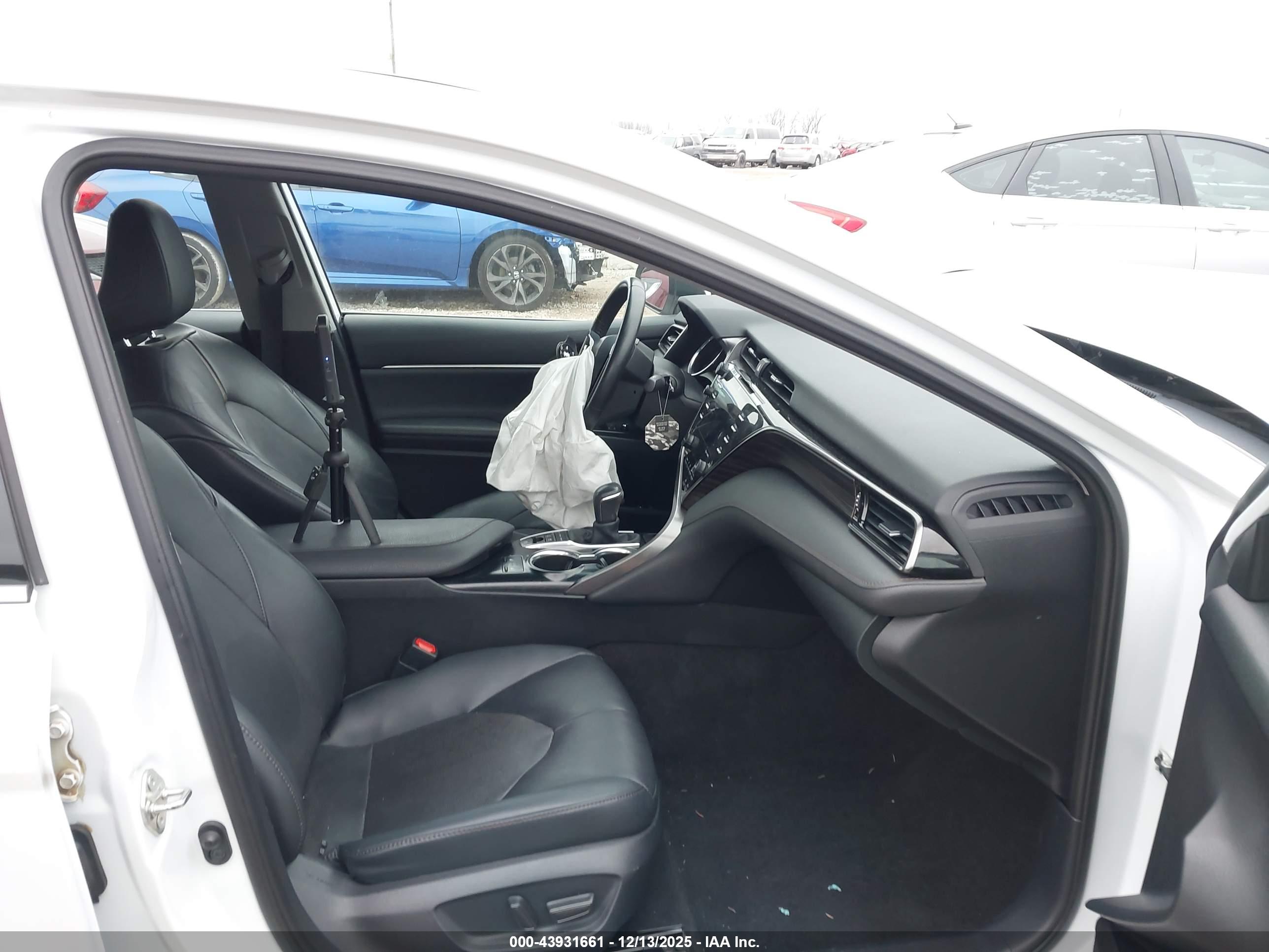 TOYOTA CAMRY image 5