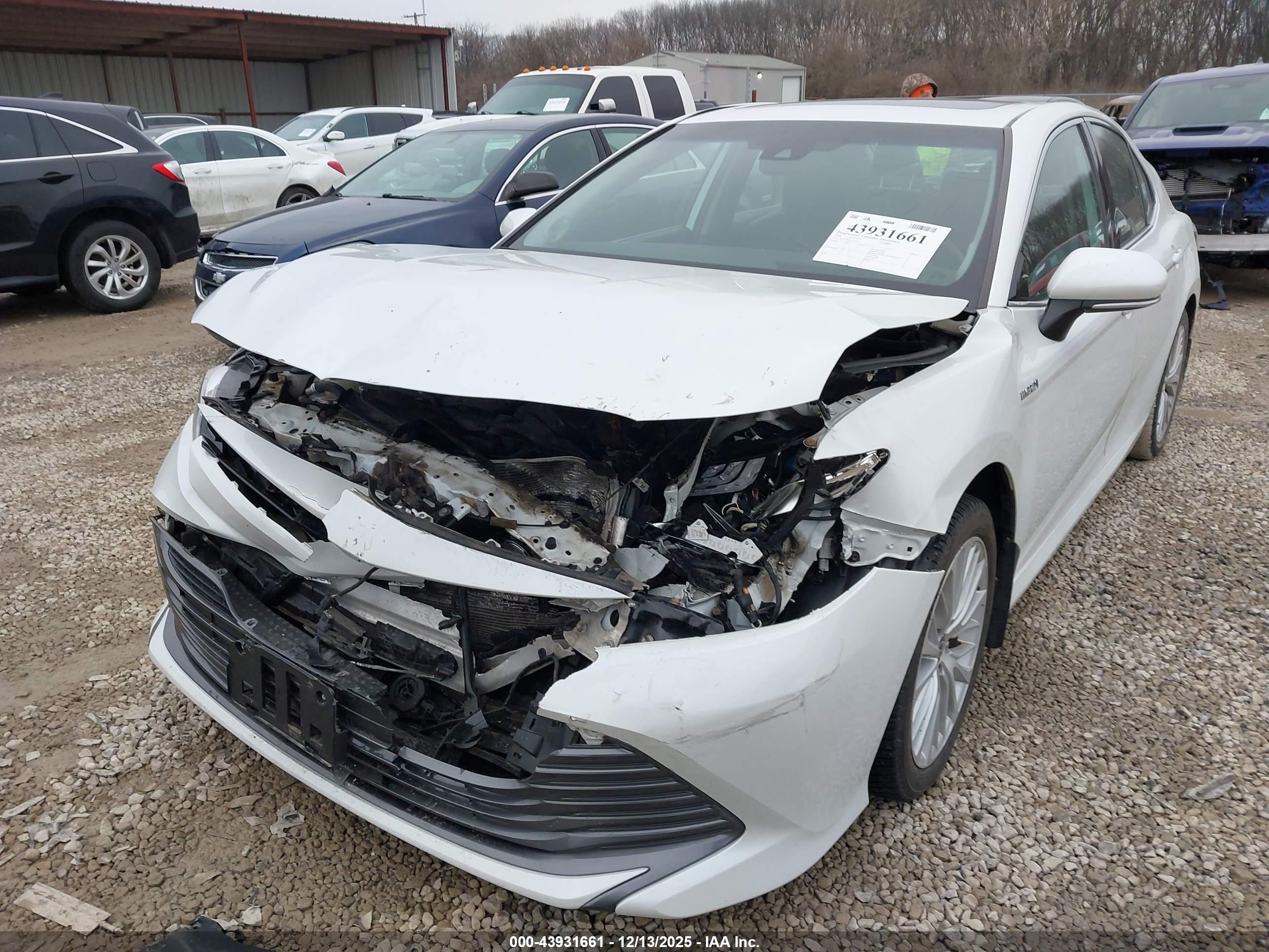 TOYOTA CAMRY image 6
